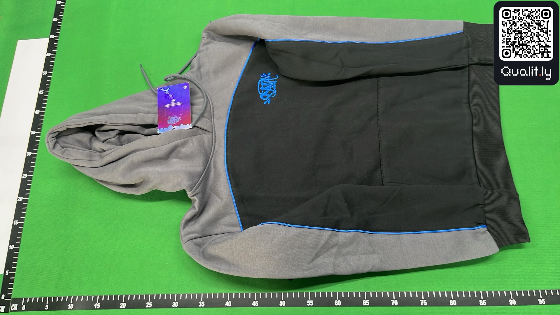 Sweat à capuche — photo QC 2 sur 44