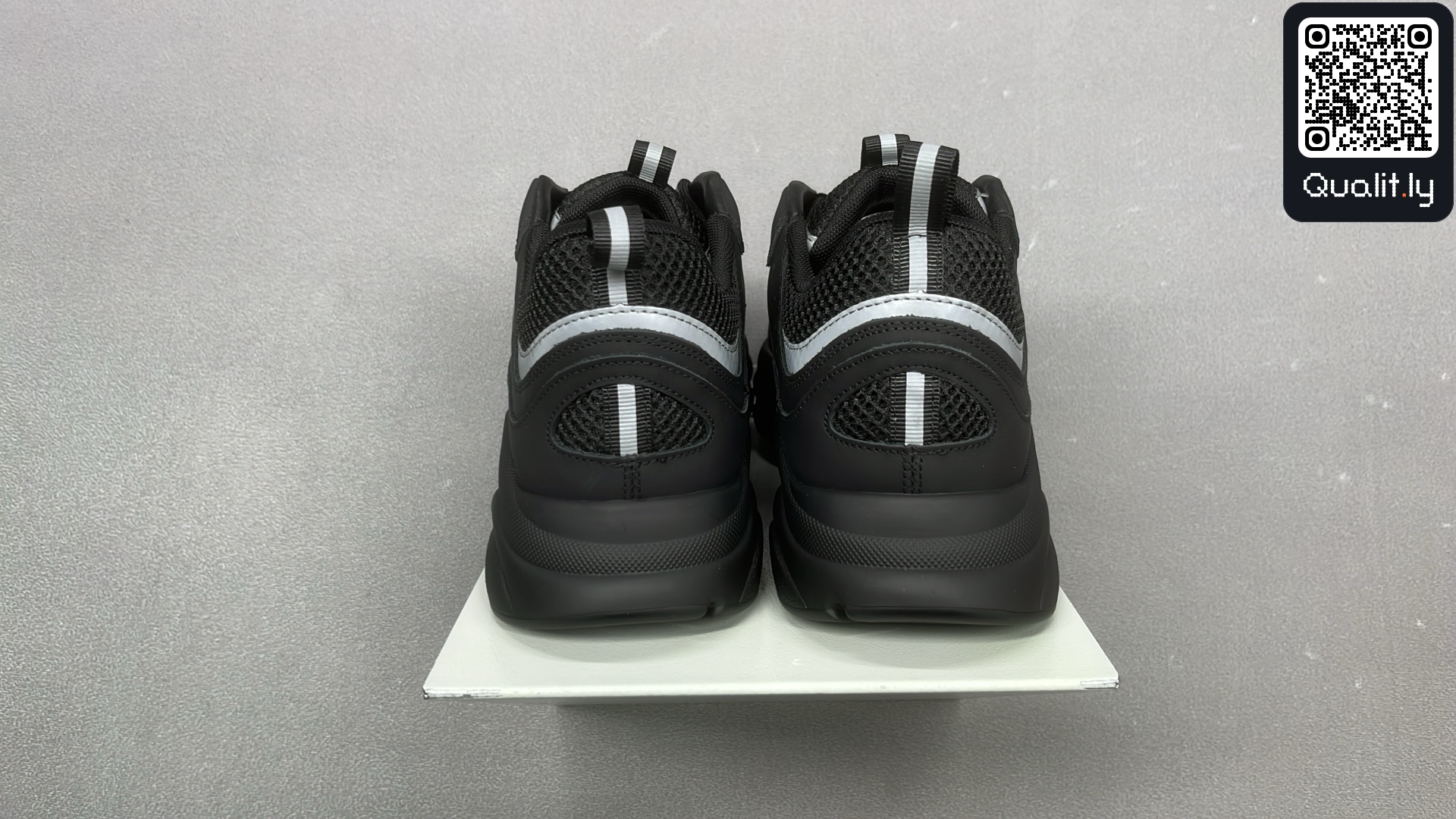 Sneakers QC photo 3 of 222