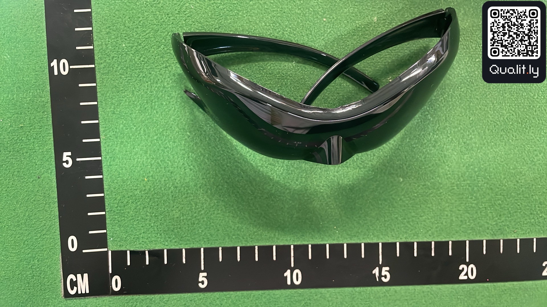 Sunglasses QC photo 3 of 6