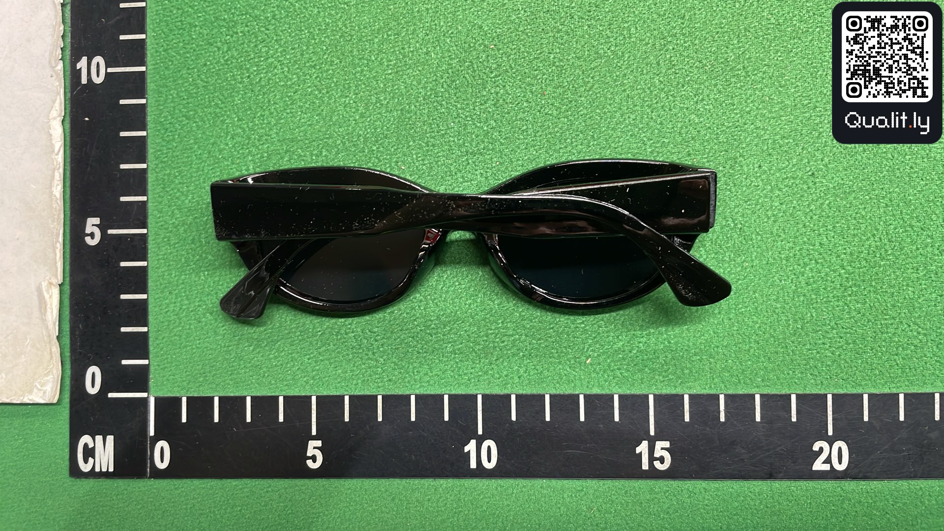 Sunglasses QC photo 2 of 58