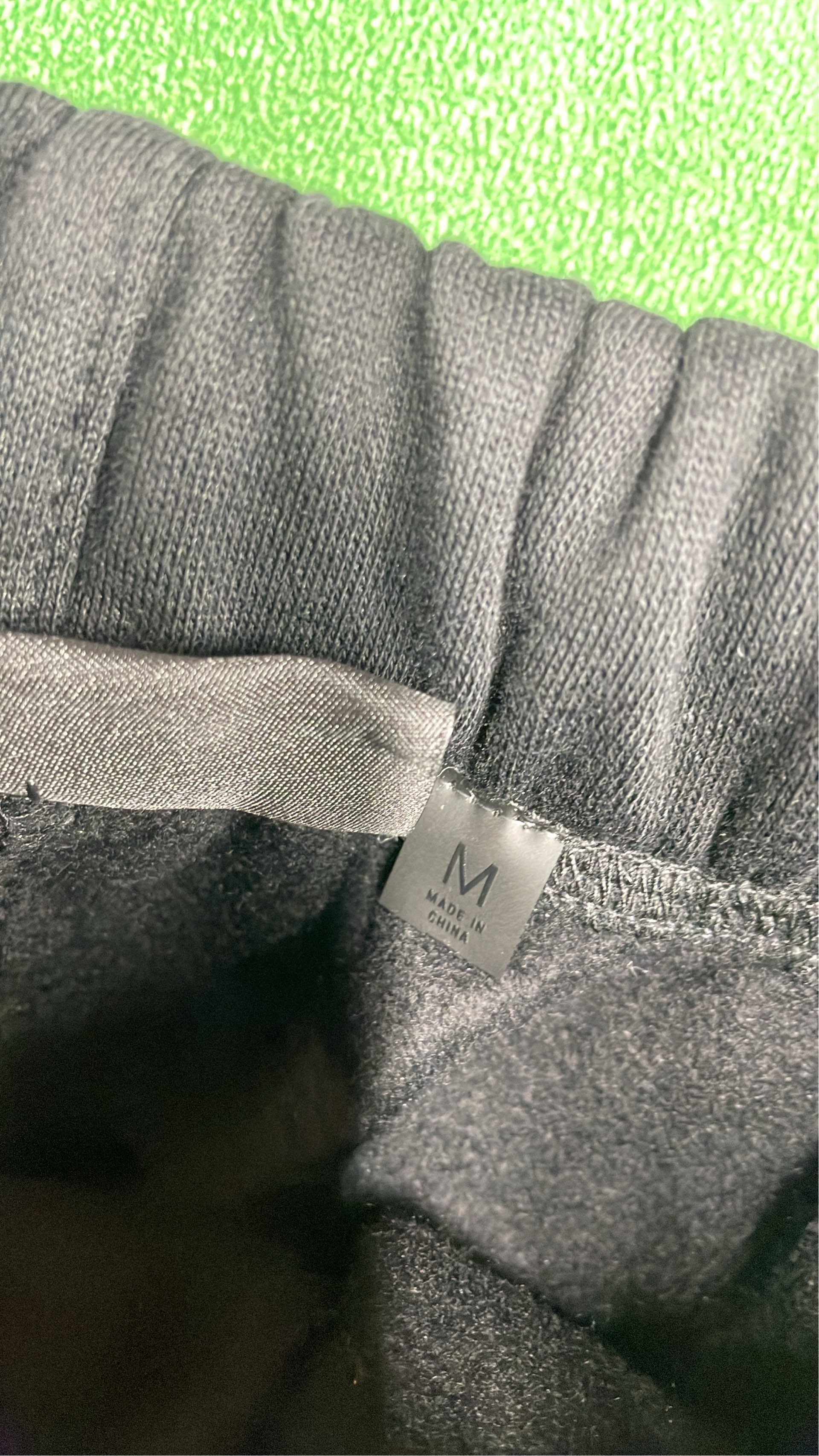 Sweat à capuche — photo QC 1 sur 12