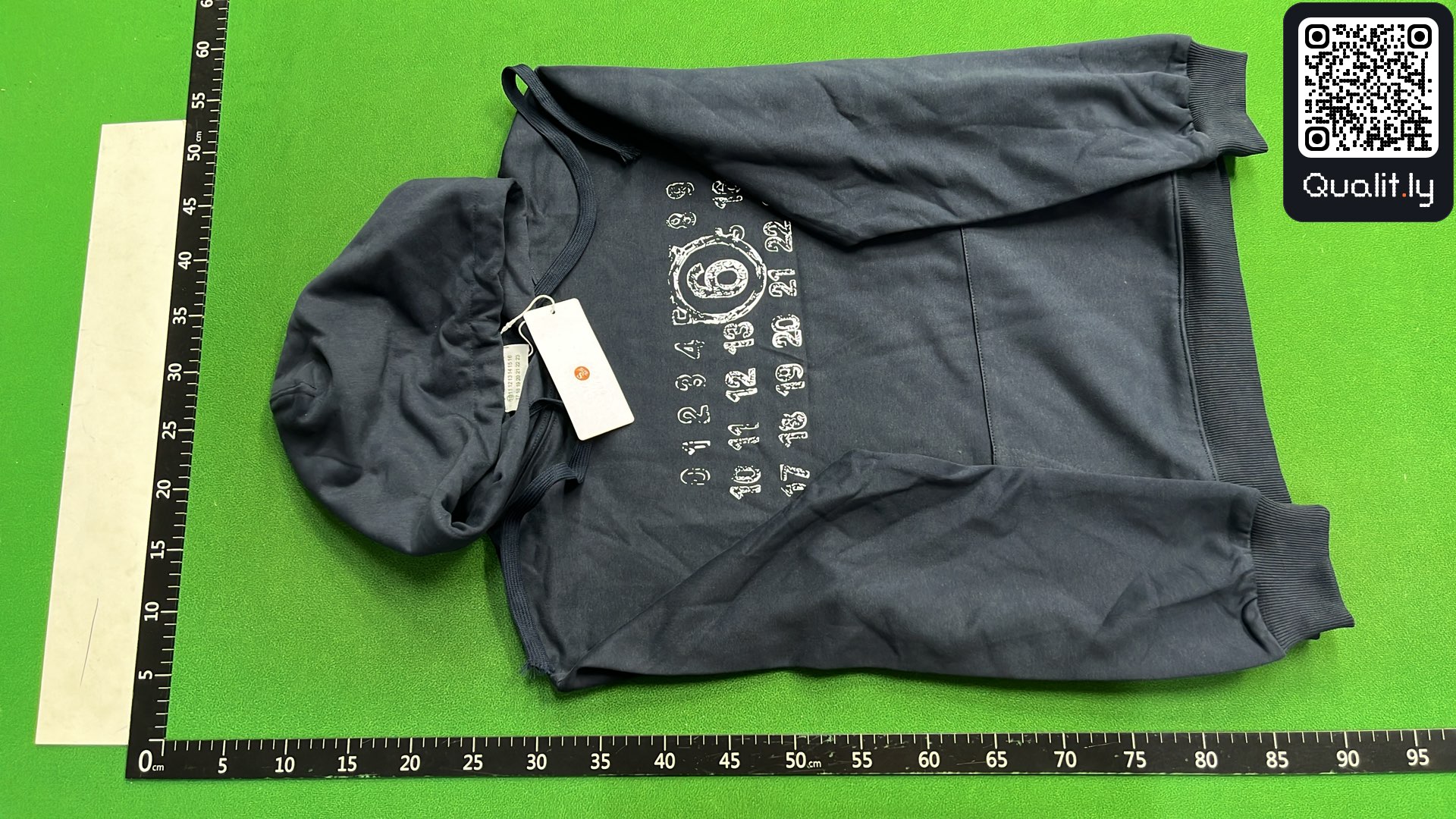 Bluza z kapturem — zdjęcie QC 2 z 4