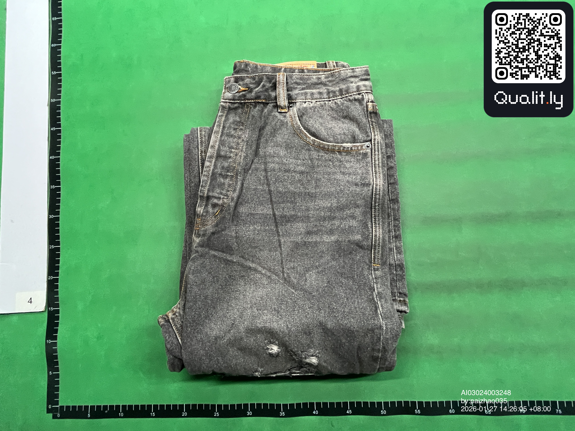 Jeans — foto QC 1 di 4