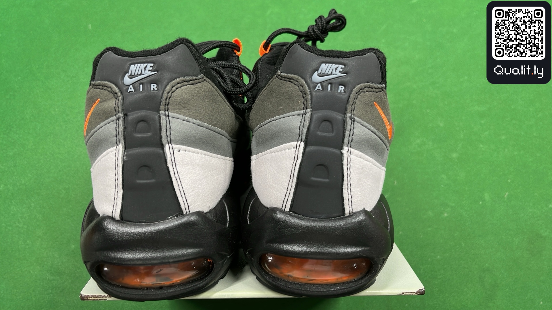 Sneakers — foto QC 3 di 18