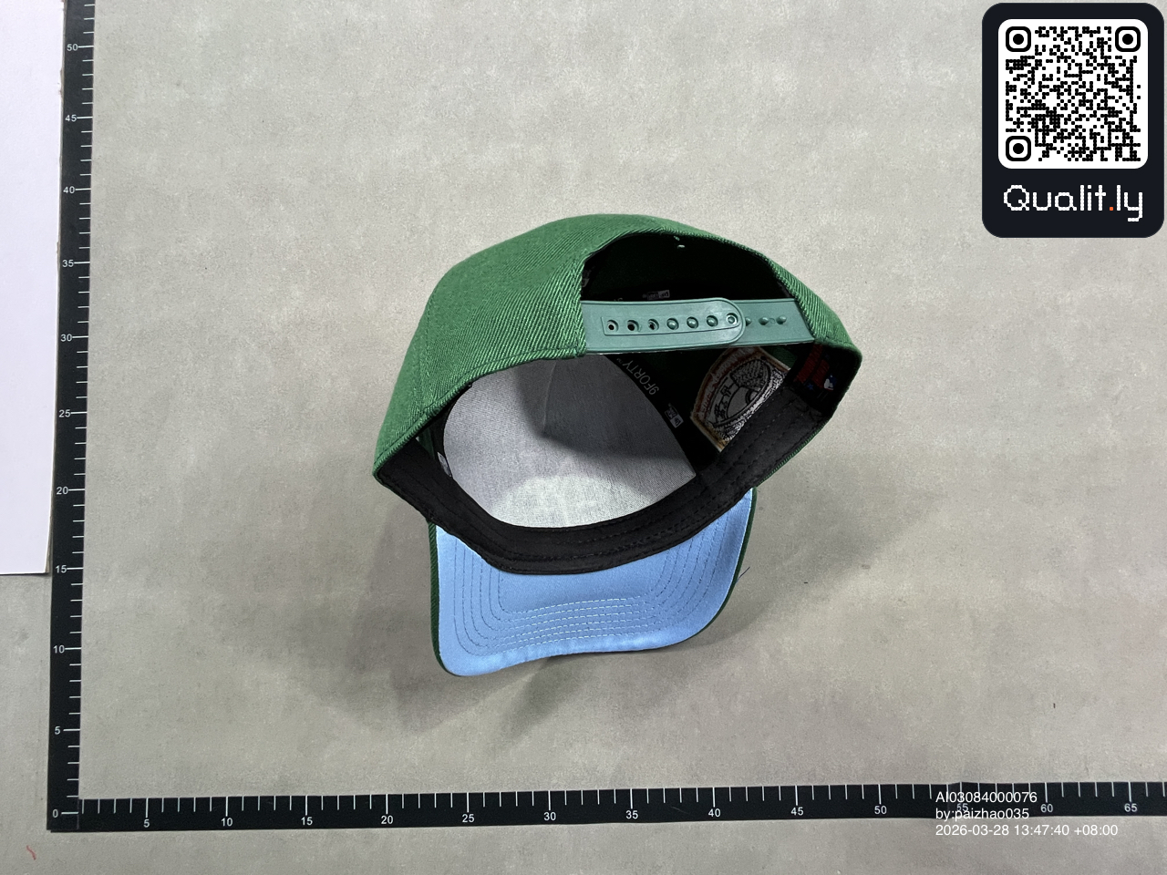 Pet — QC-foto 1 van 6