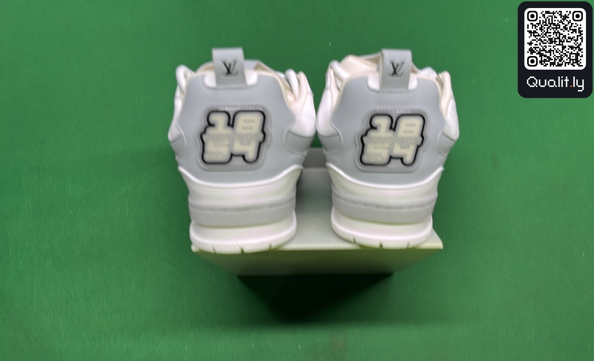 Sneakers QC photo 3 of 70