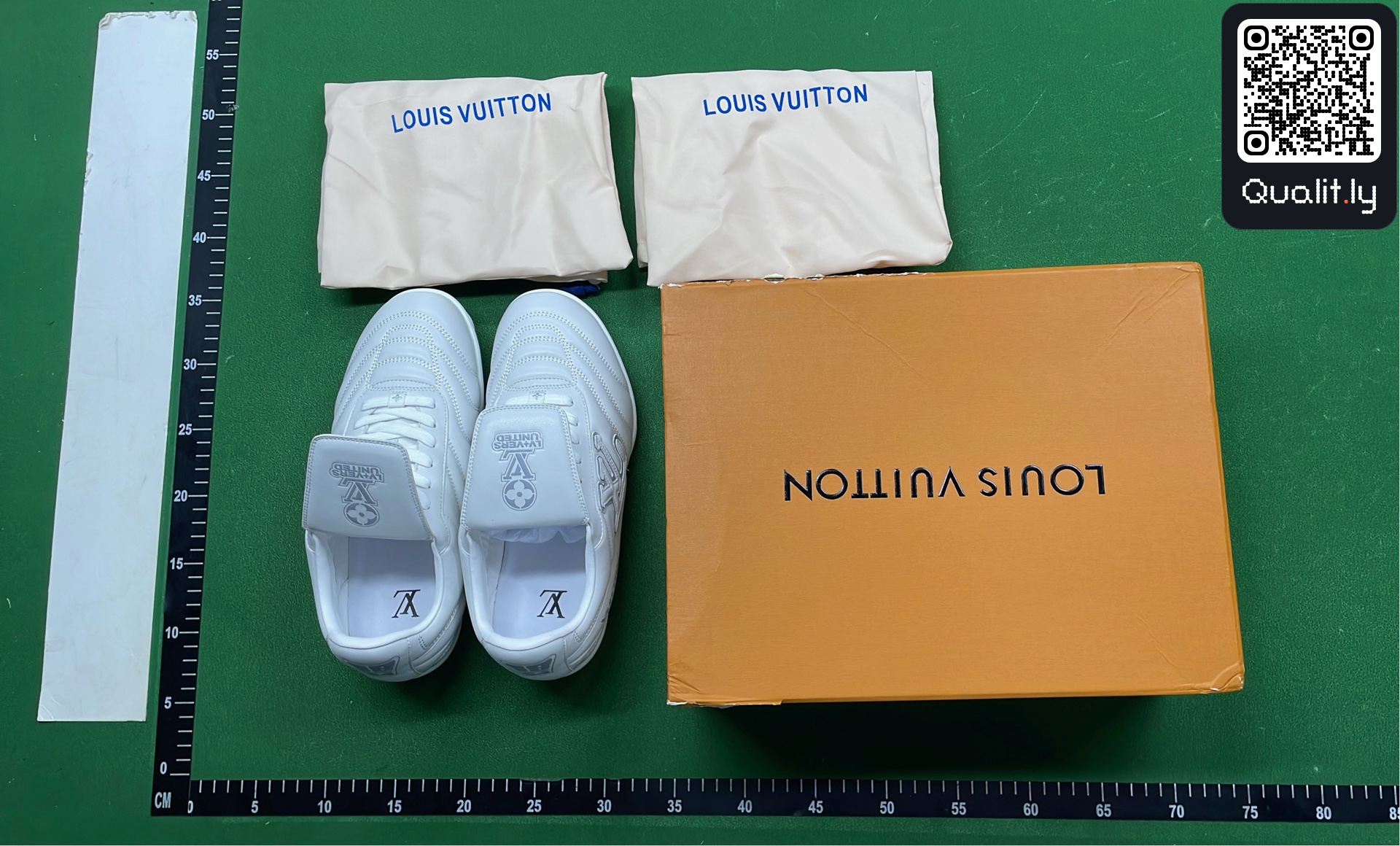球鞋 QC 照片 1 / 6