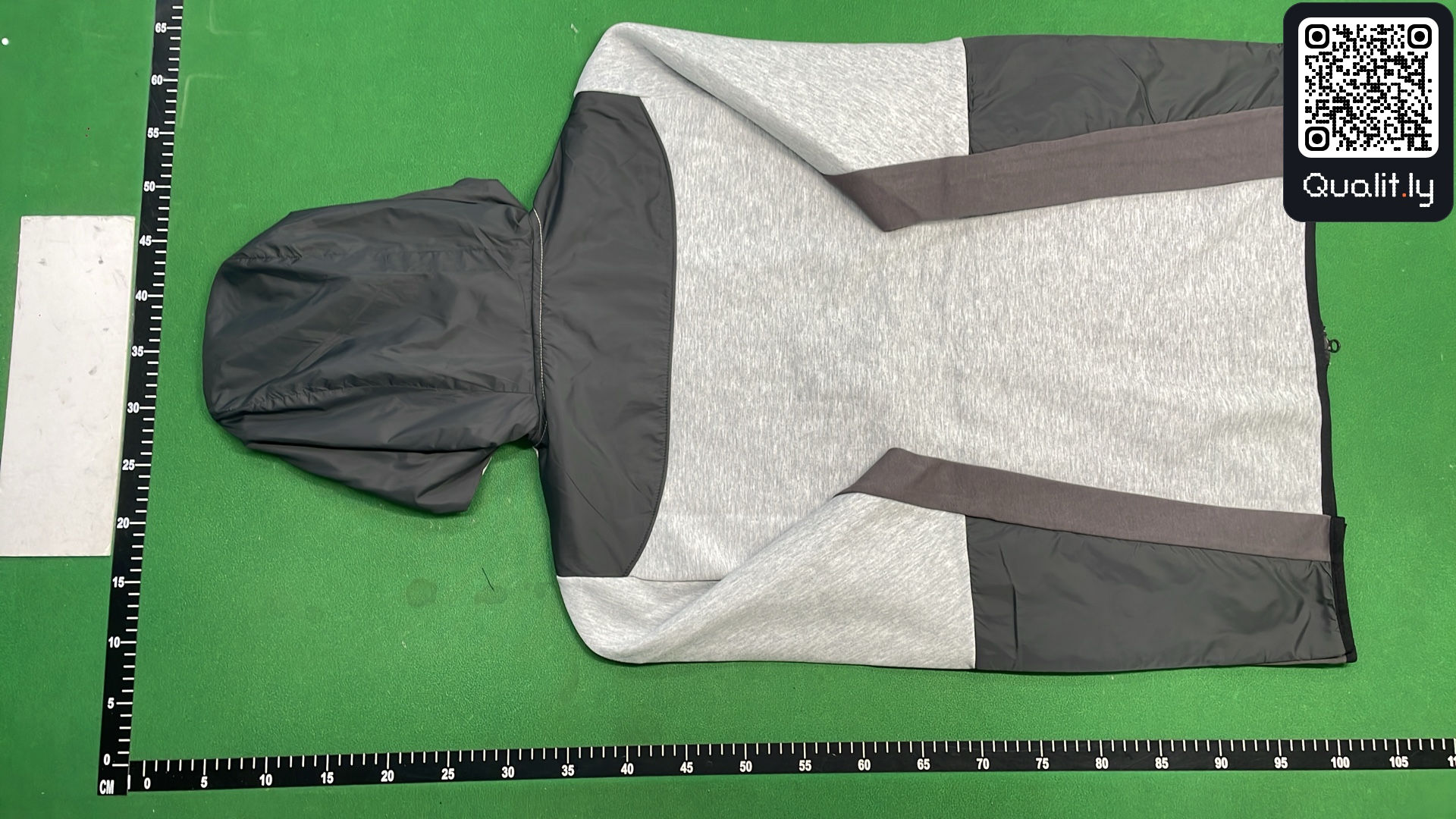 Hoodie — QC-Foto 3 von 19