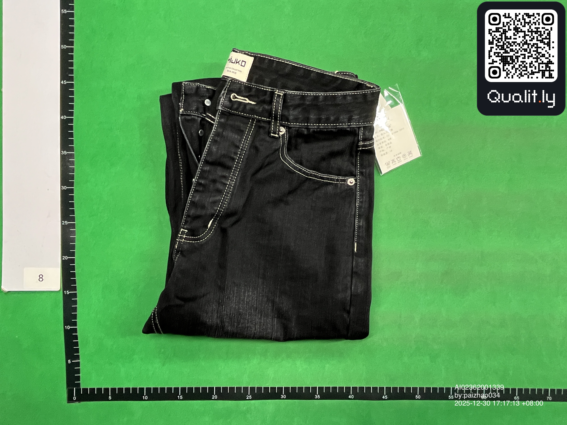 Jeans — foto QC 1 di 4