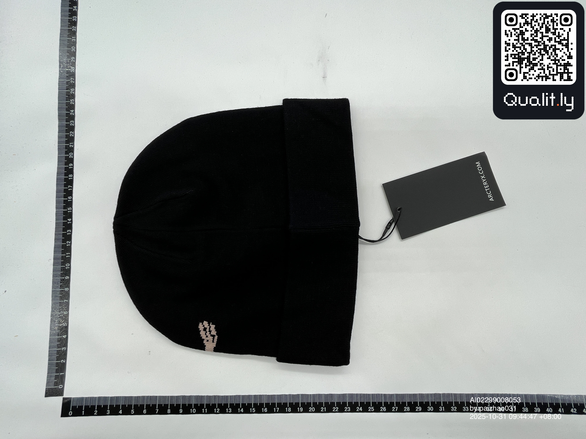 Bonnet — photo QC 2 sur 3