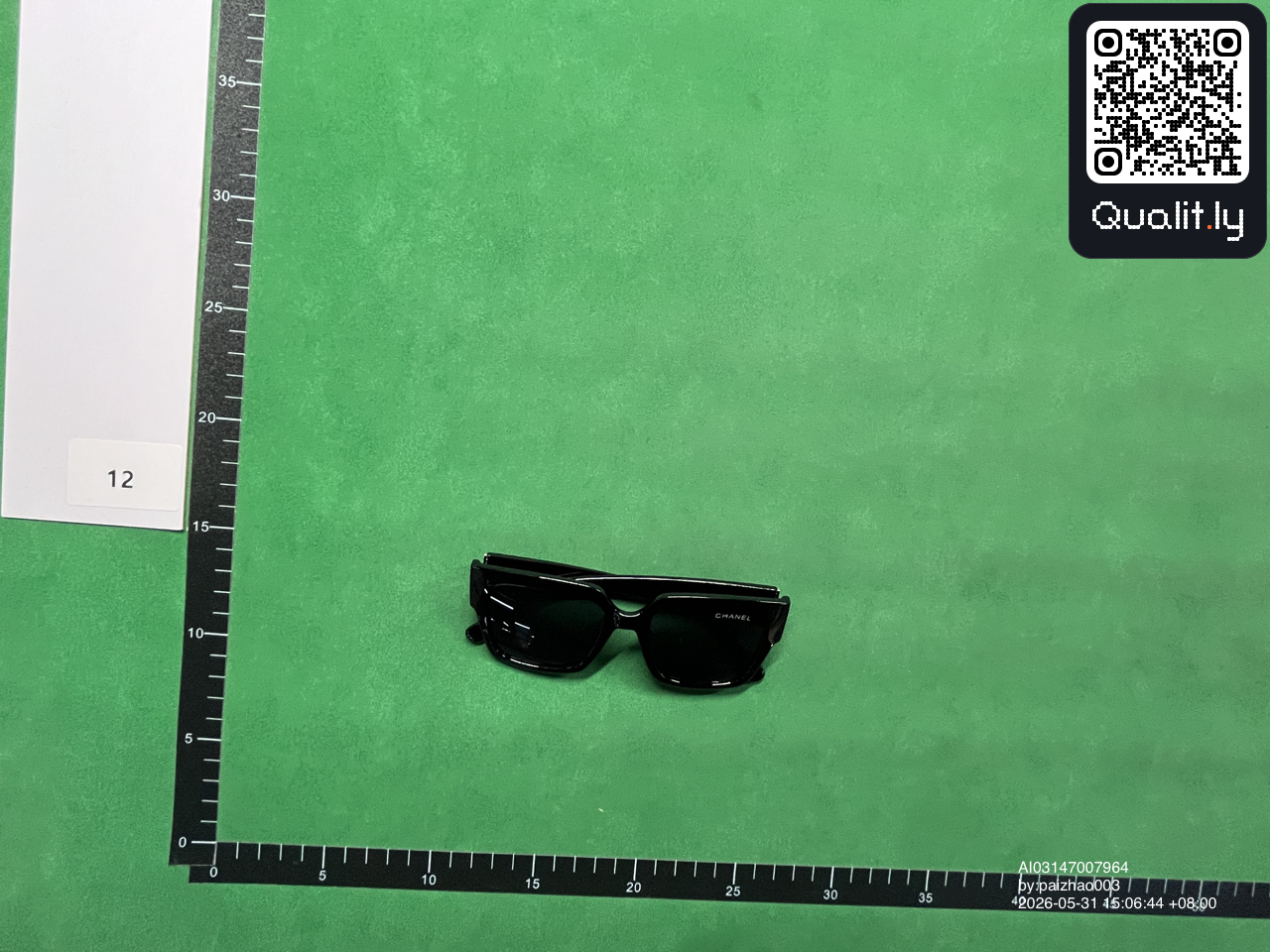Okulary przeciwsłoneczne — zdjęcie QC 3 z 15