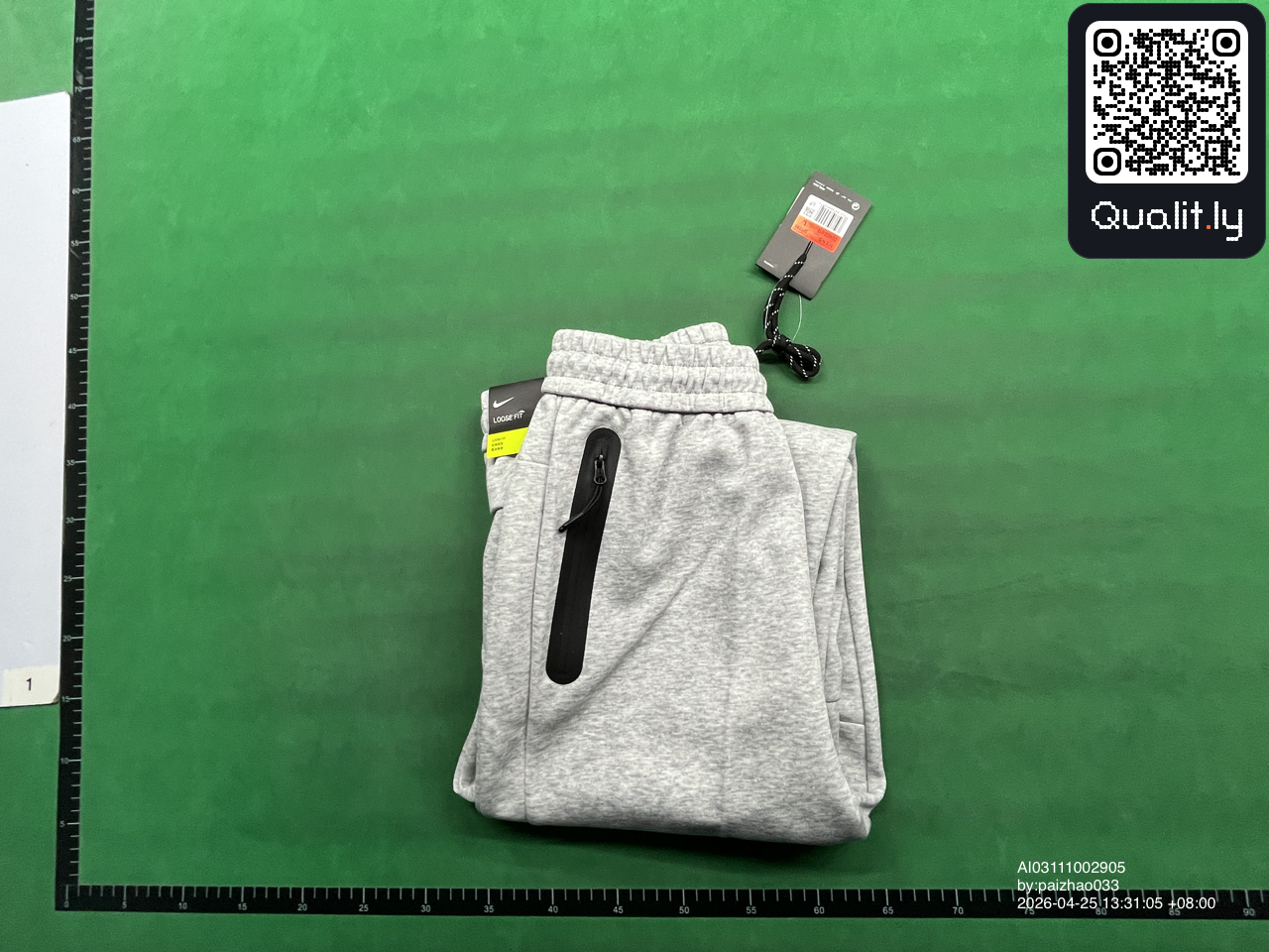 Pantaloni — fotografie QC 1 din 12