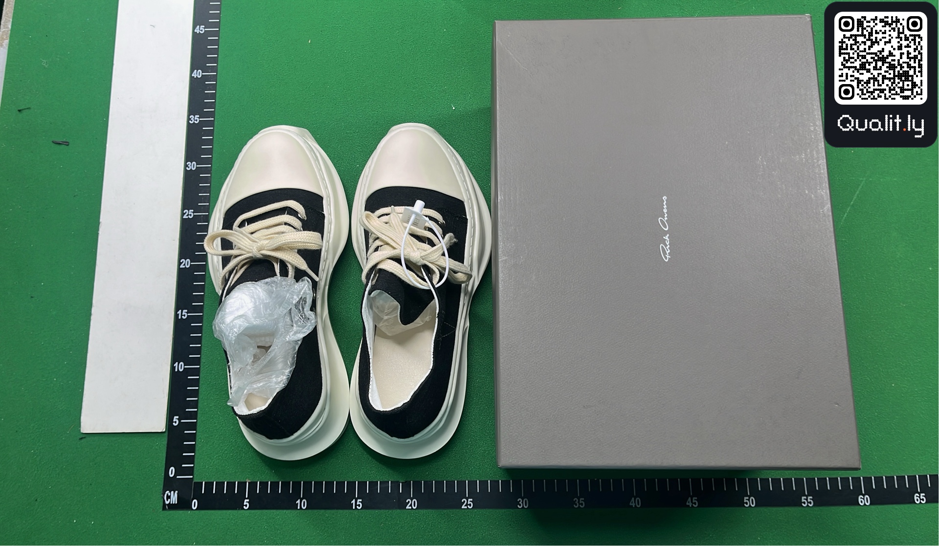 Sneakers — QC-foto 1 van 6