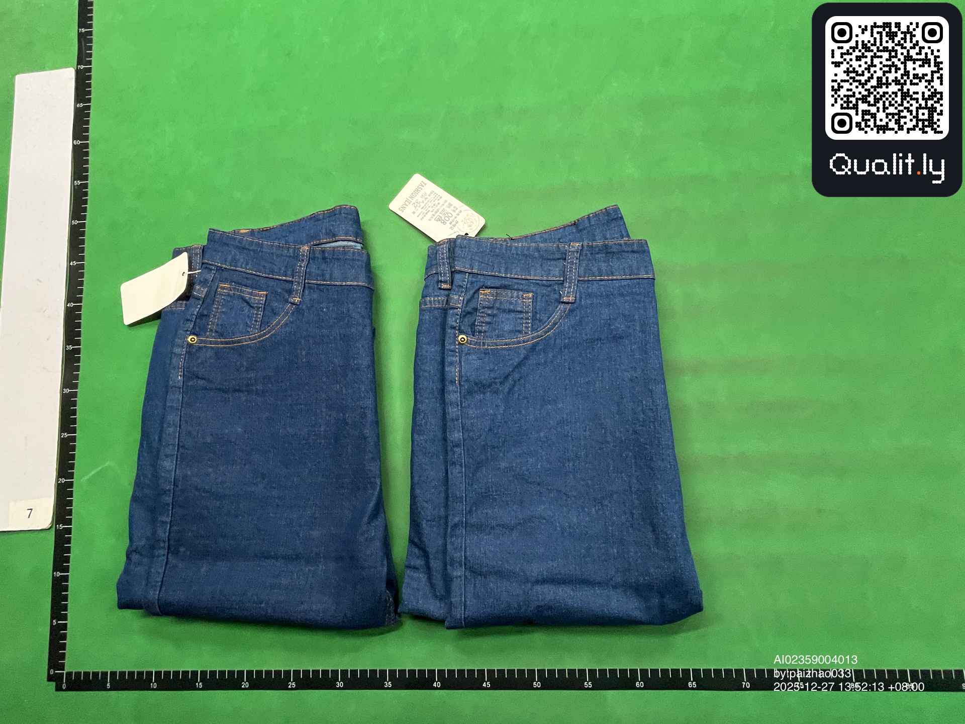 Jeans — QC-foto 1 van 8