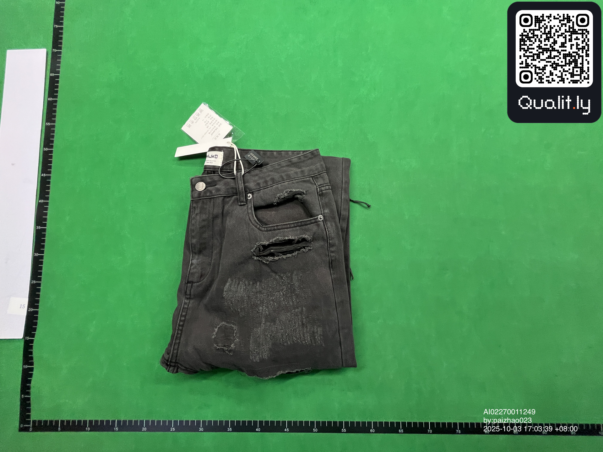 Jeans — QC-foto 1 av 4