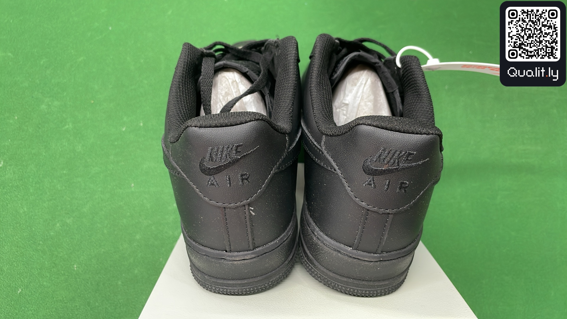 Sneakers QC photo 3 of 132