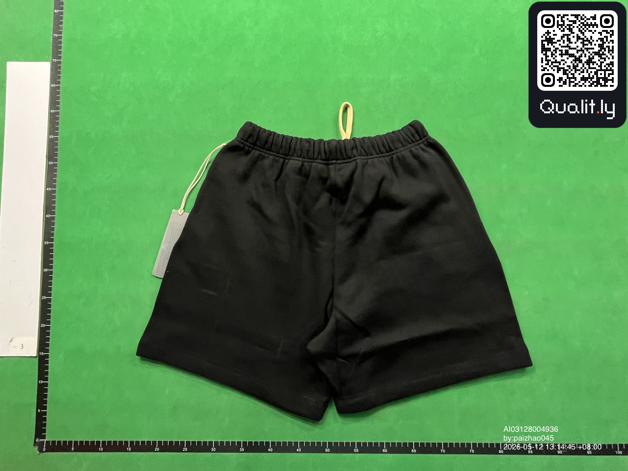 Short — photo QC 2 sur 24