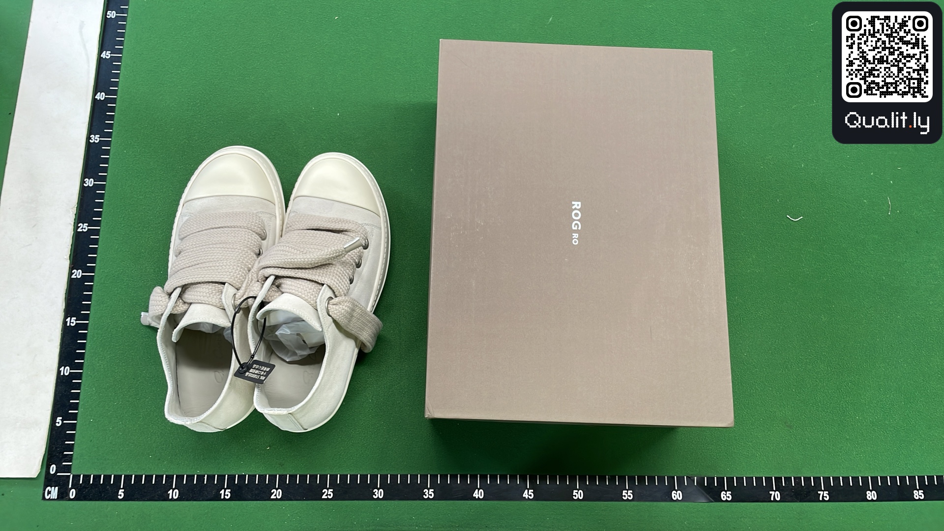Sneakers — QC-foto 1 van 6