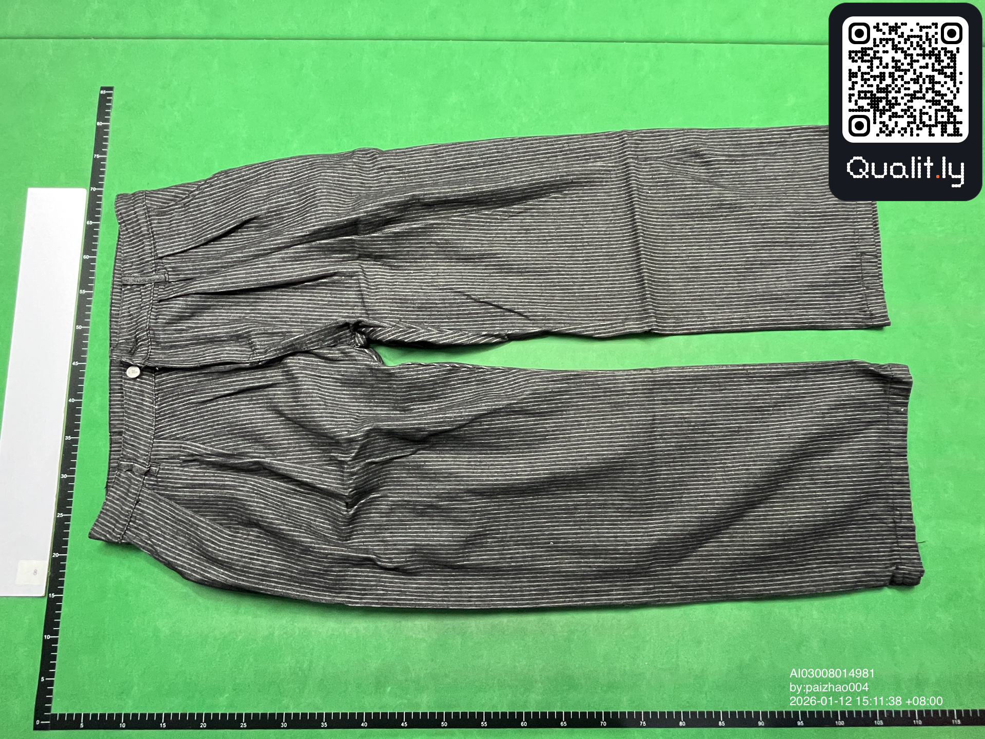 Jeans — QC-foto 3 av 4