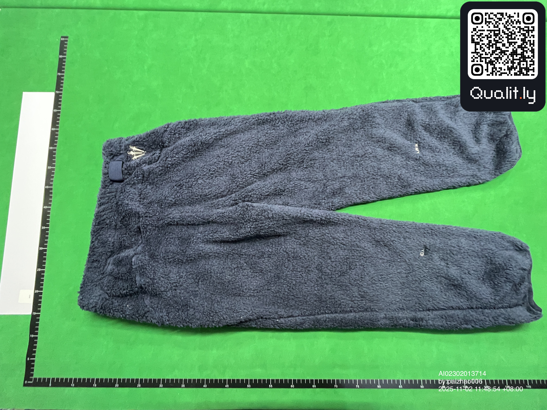 Hoodie — QC-foto 2 av 4