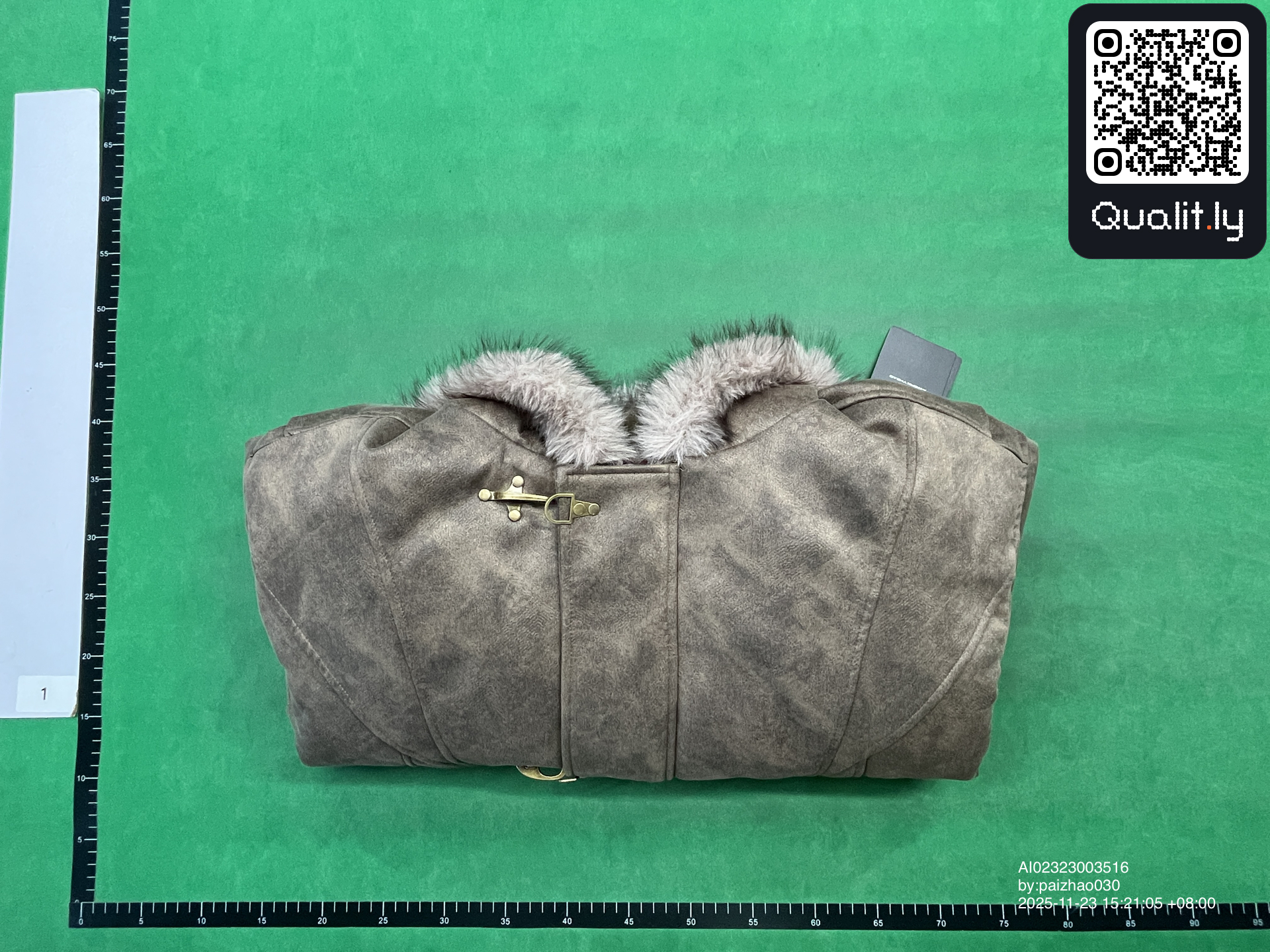 Veste — photo QC 1 sur 8