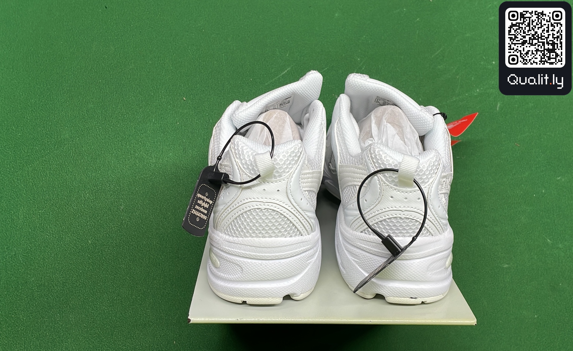 Sneaker — QC-Foto 3 von 150