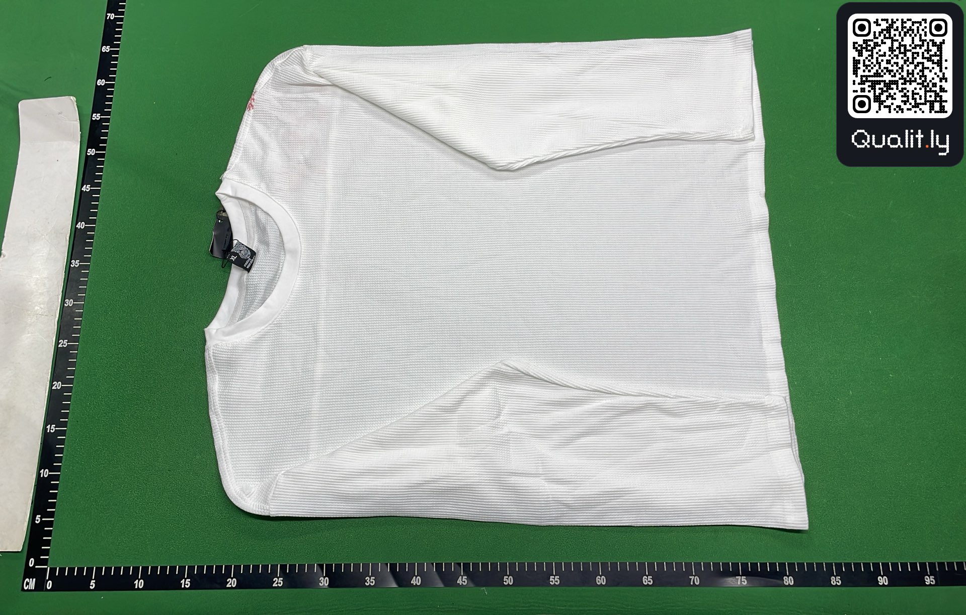 T-shirt — foto QC 2 di 16