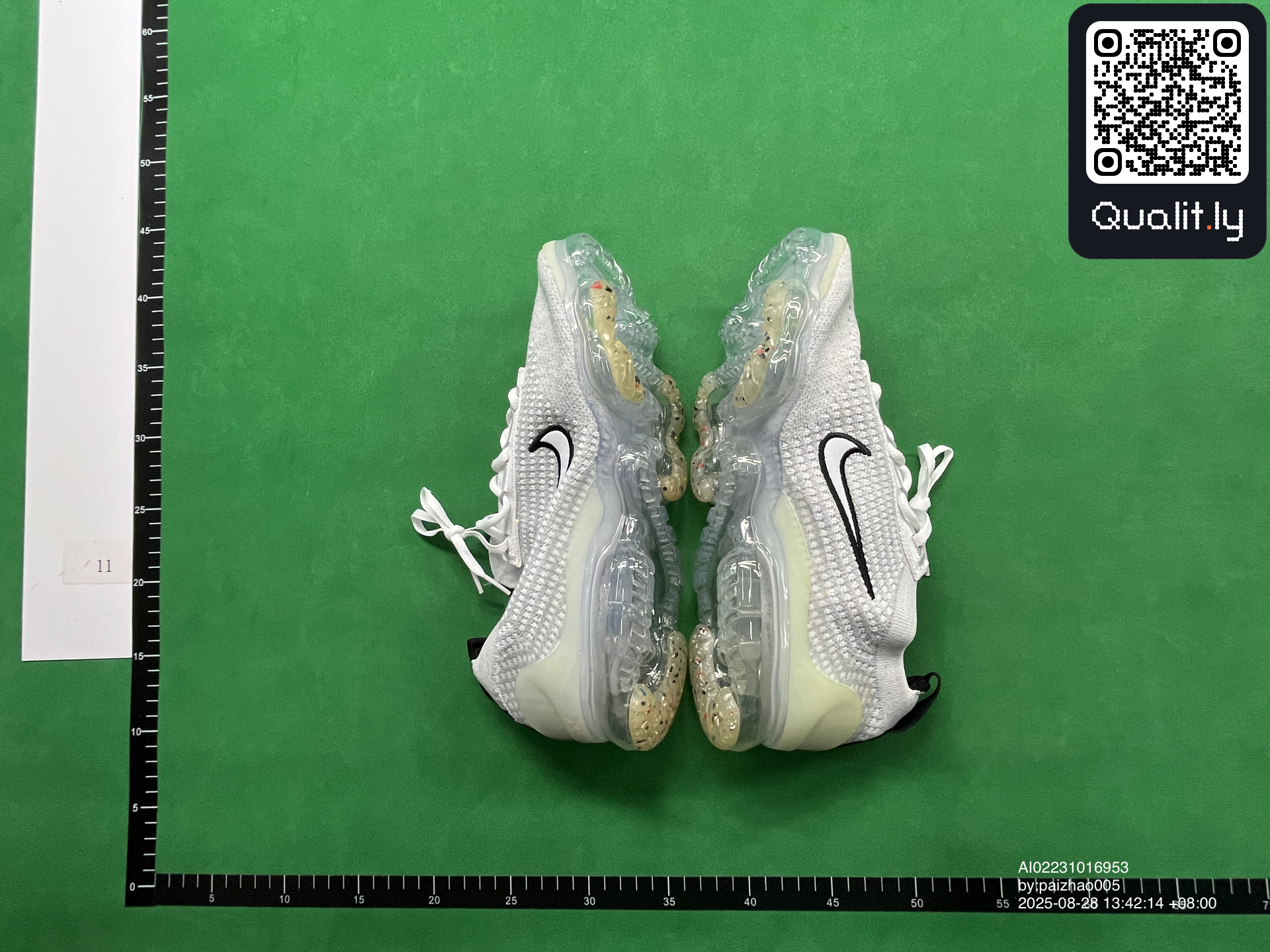 Sneakers QC photo 3 of 18