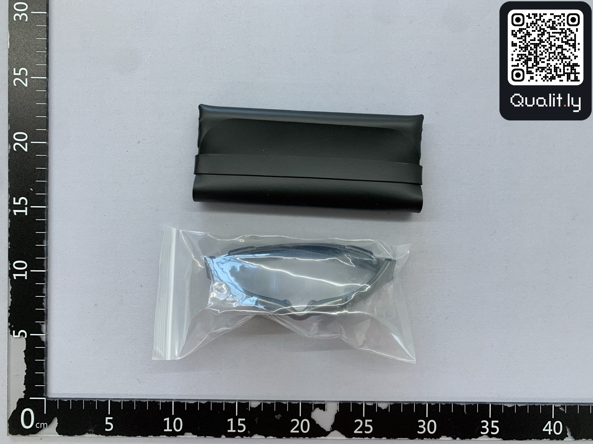 Sunglasses QC photo 1 of 60