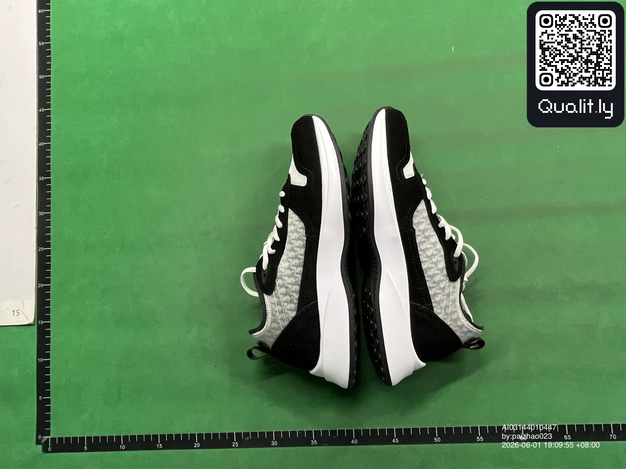 Sneakers QC photo 2 of 6