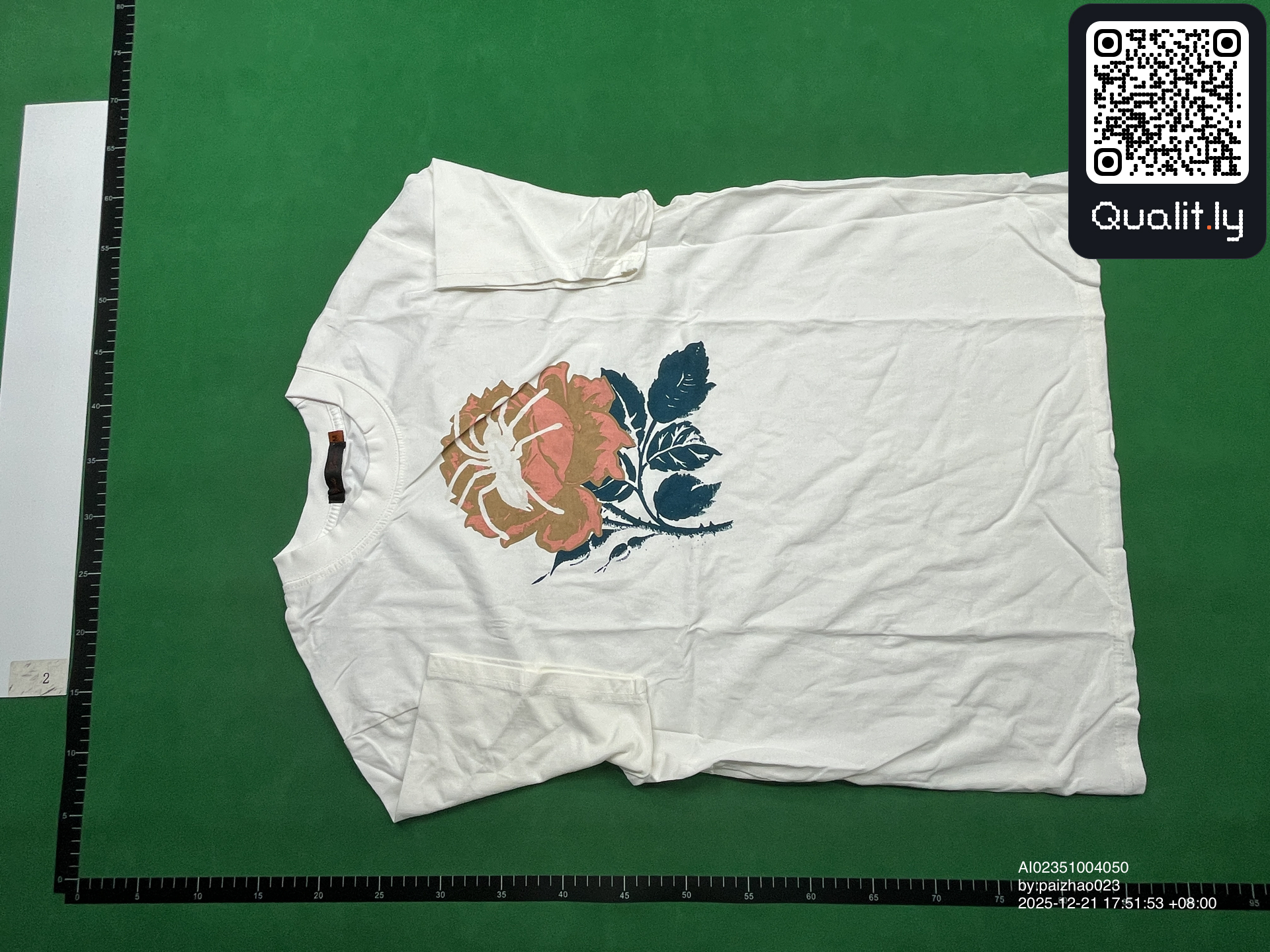 Camiseta — foto QC 3 de 8