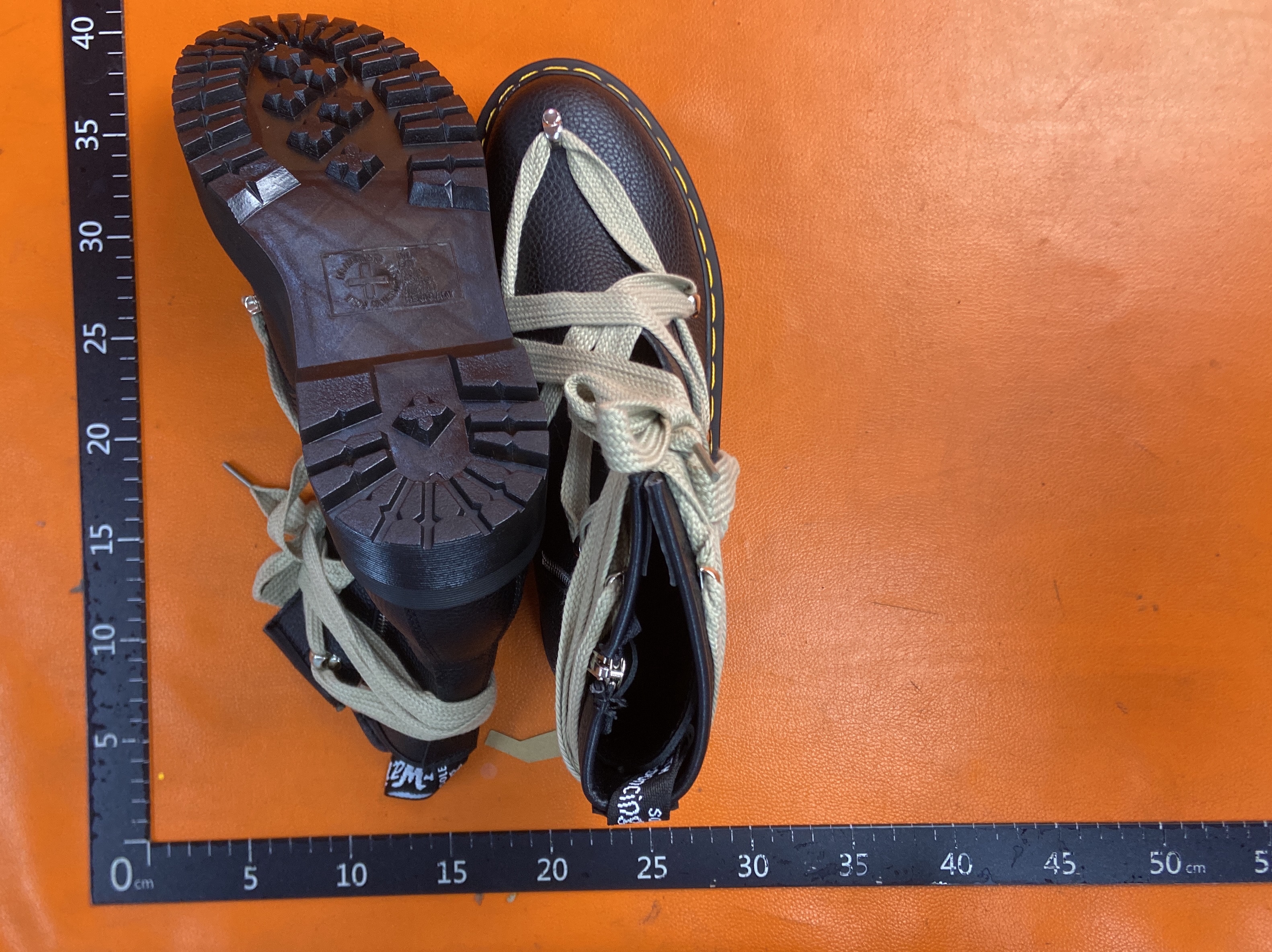 Sneakers — QC-foto 3 van 139