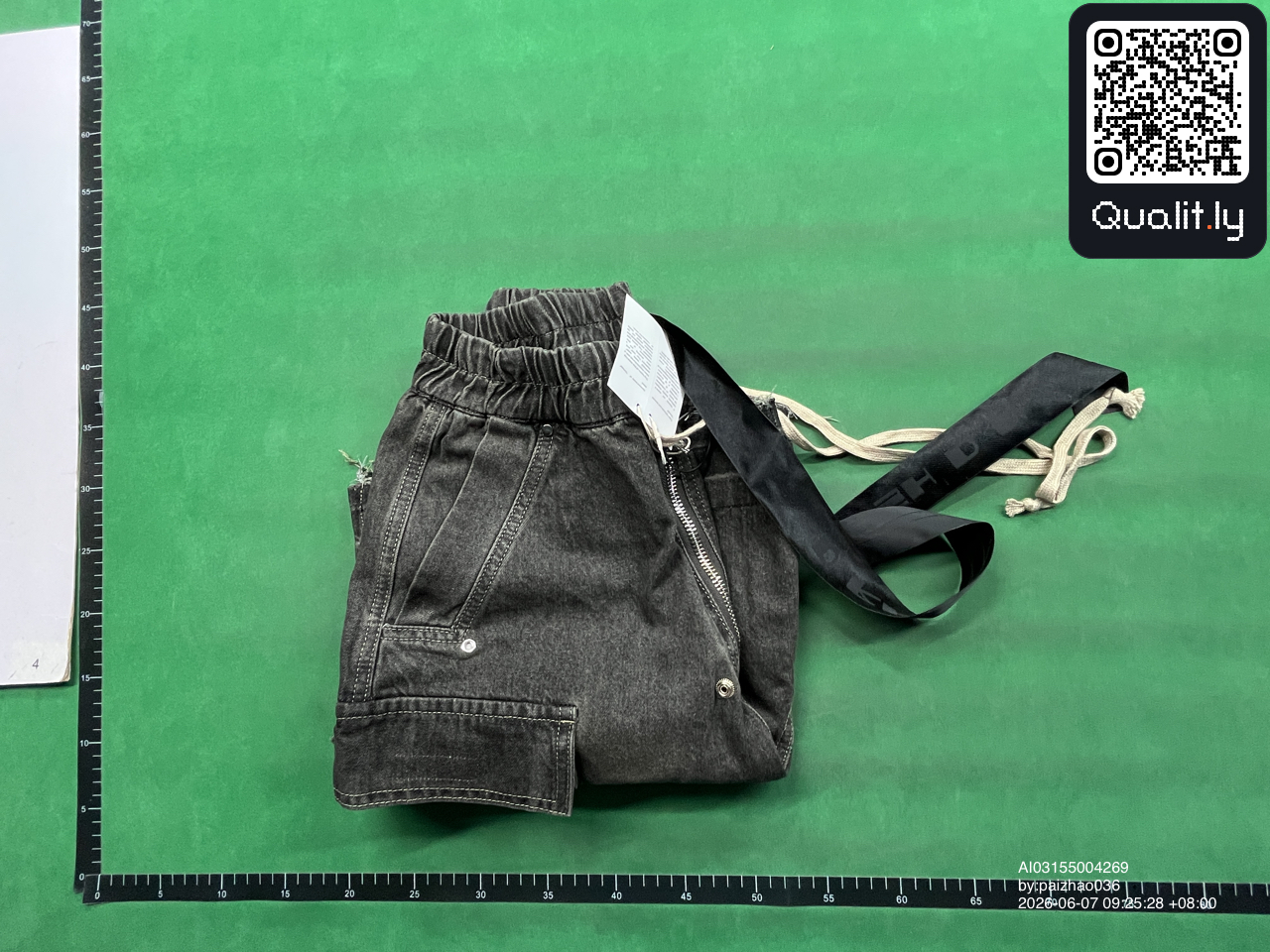 牛仔裤 QC 照片 1 / 8