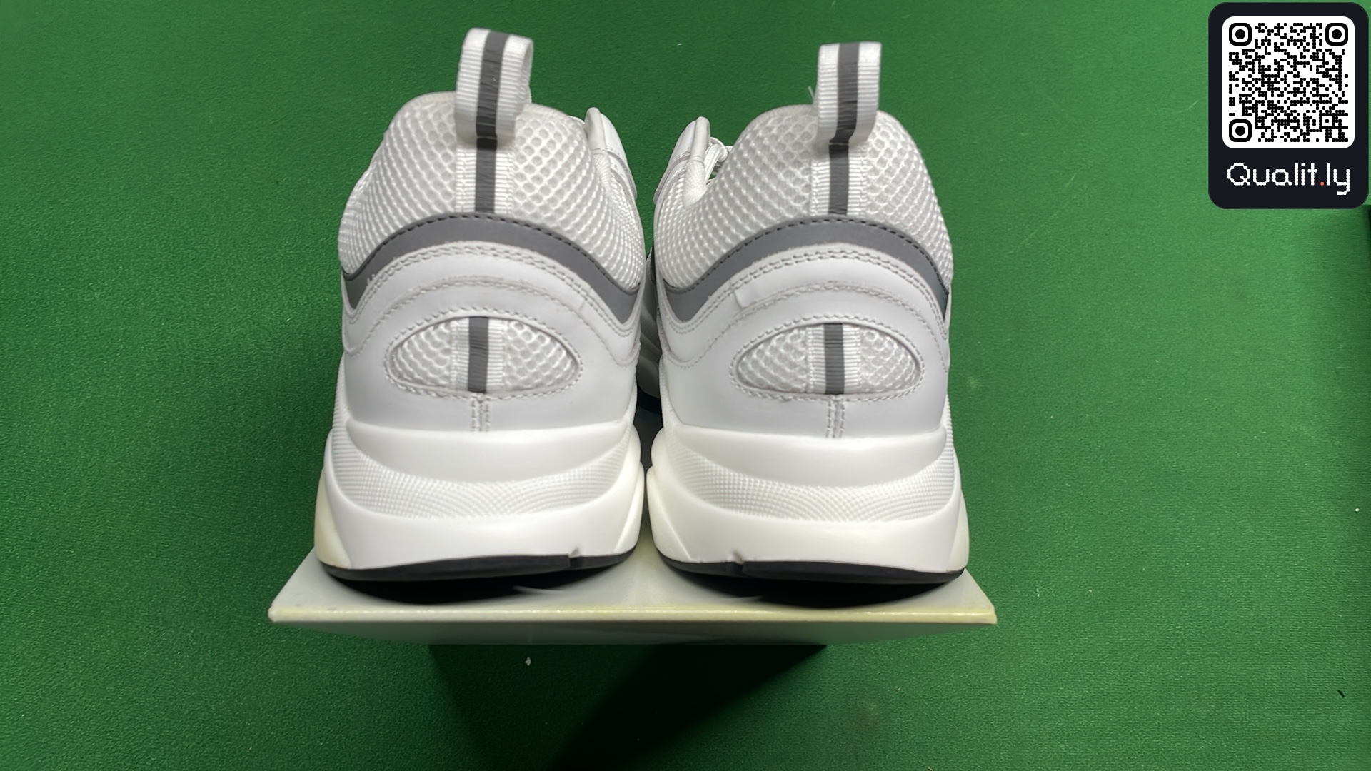 Sneakers QC photo 3 of 174