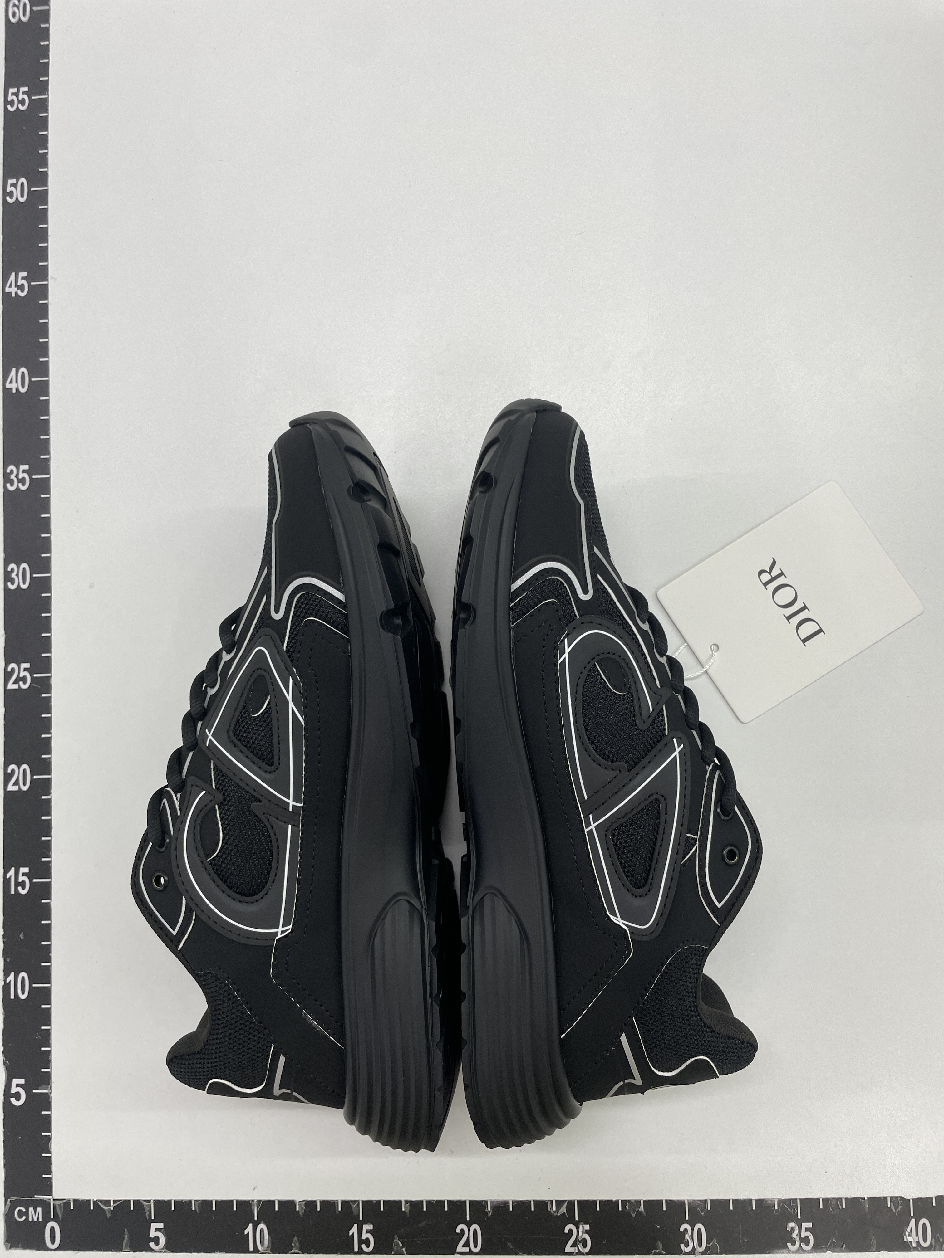 Sneakers QC photo 1 of 46