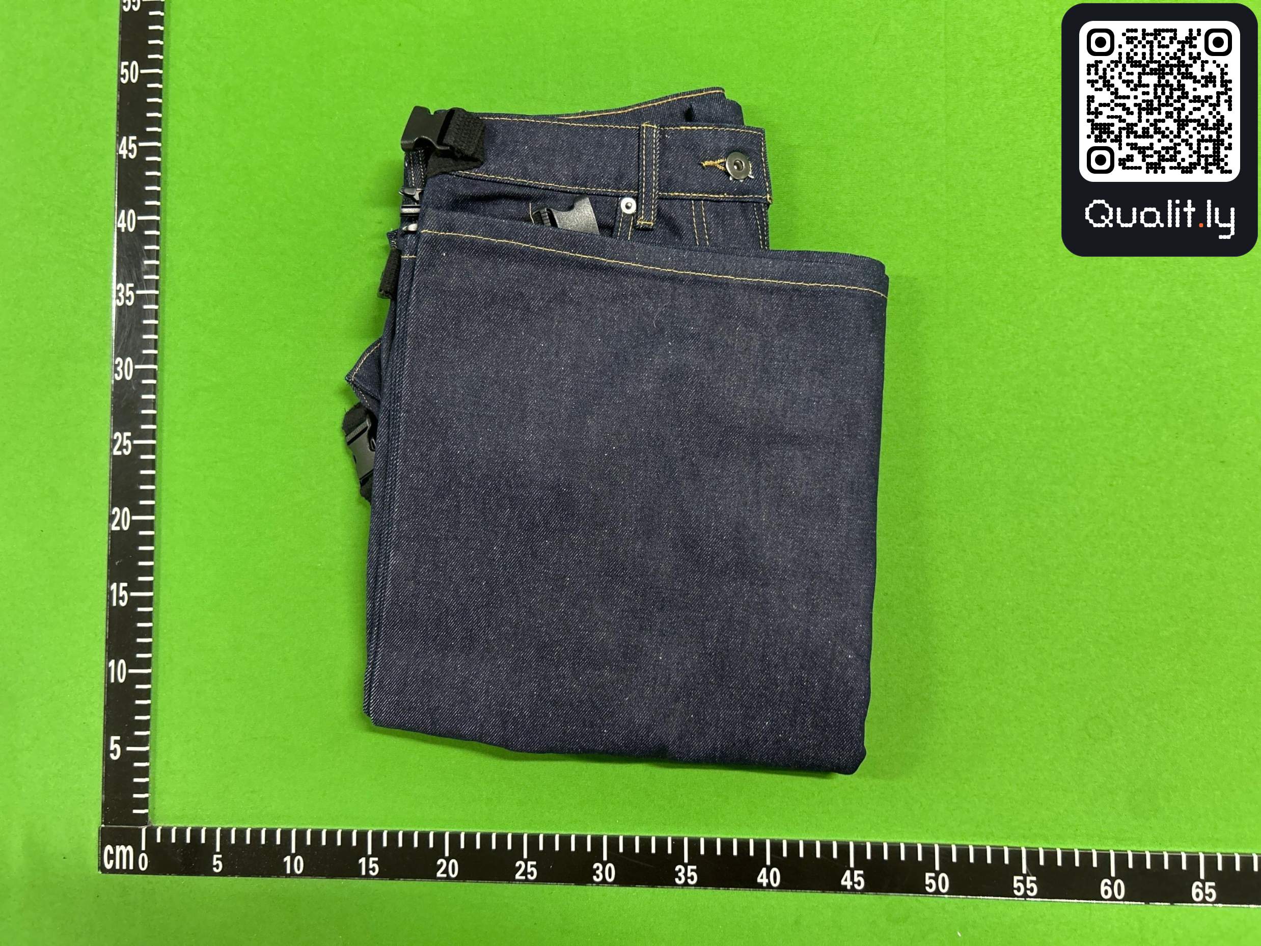 Jeans — QC-Foto 1 von 19