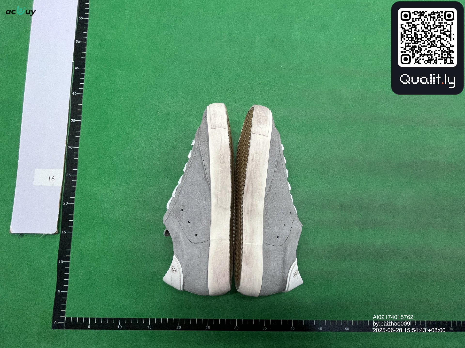 Sneakers QC photo 3 of 24
