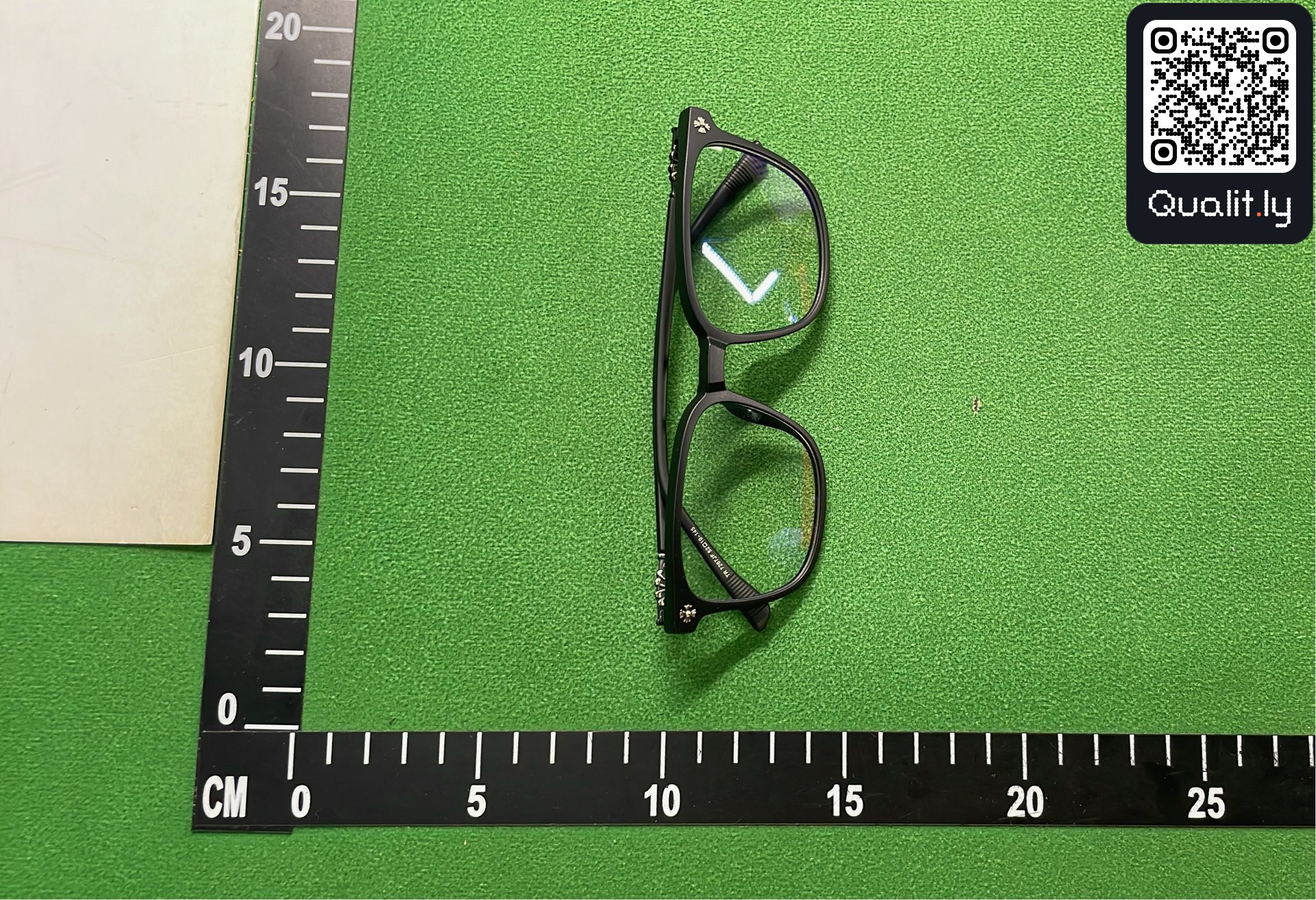 Lunettes de soleil — photo QC 3 sur 3
