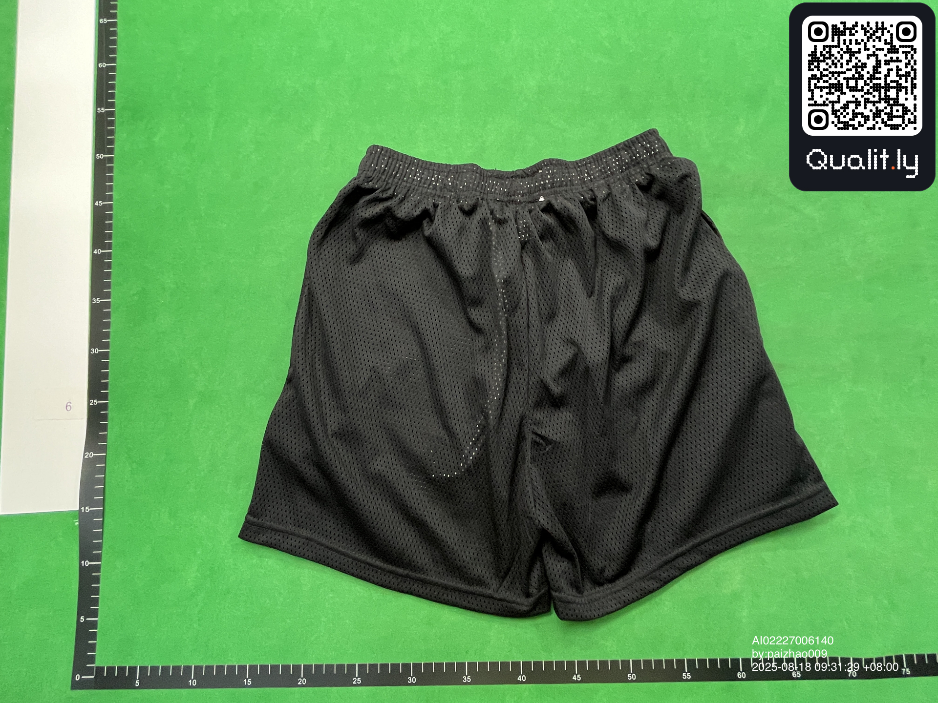 Pantaloncini — foto QC 2 di 18