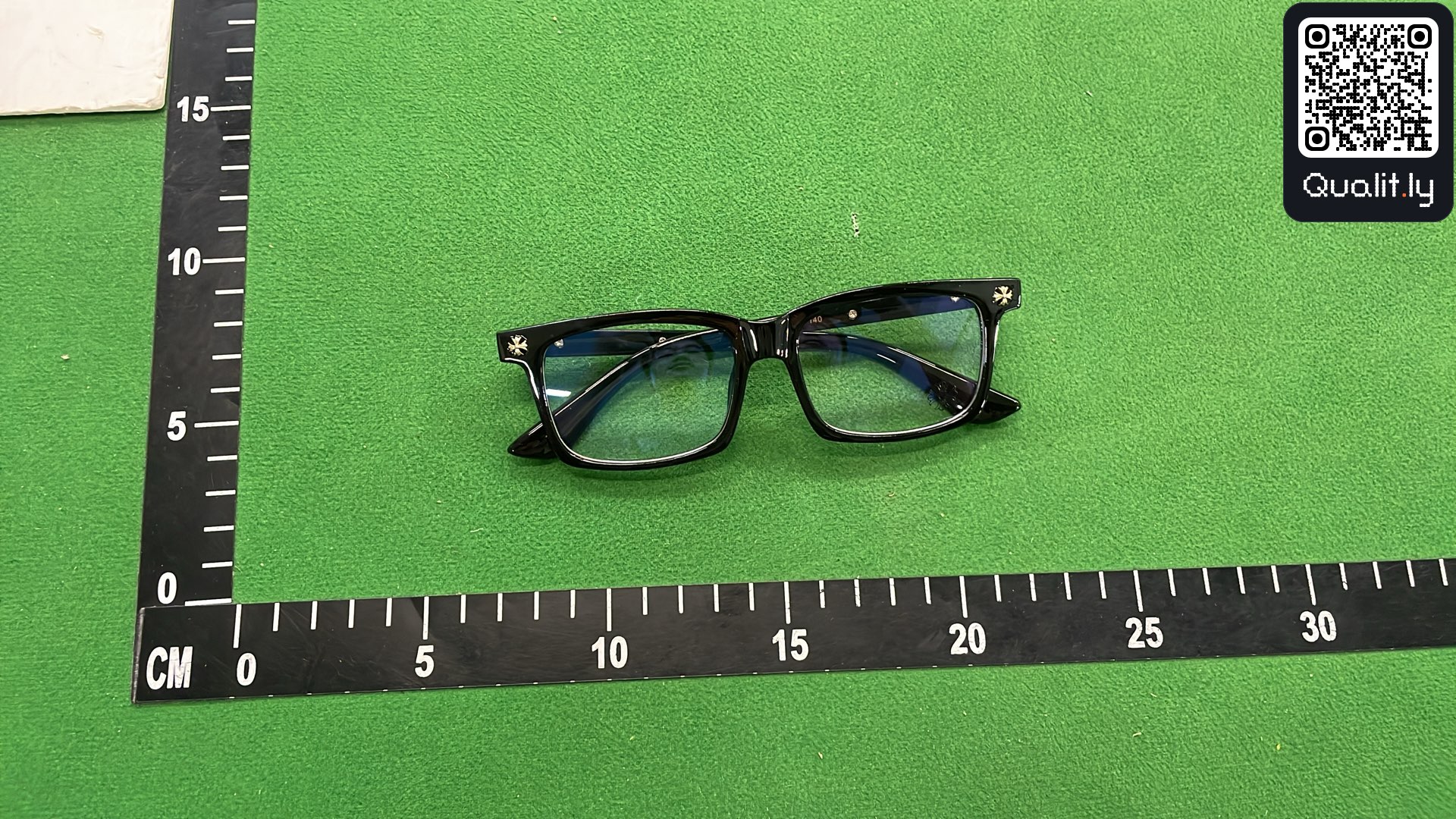 Okulary przeciwsłoneczne — zdjęcie QC 1 z 279