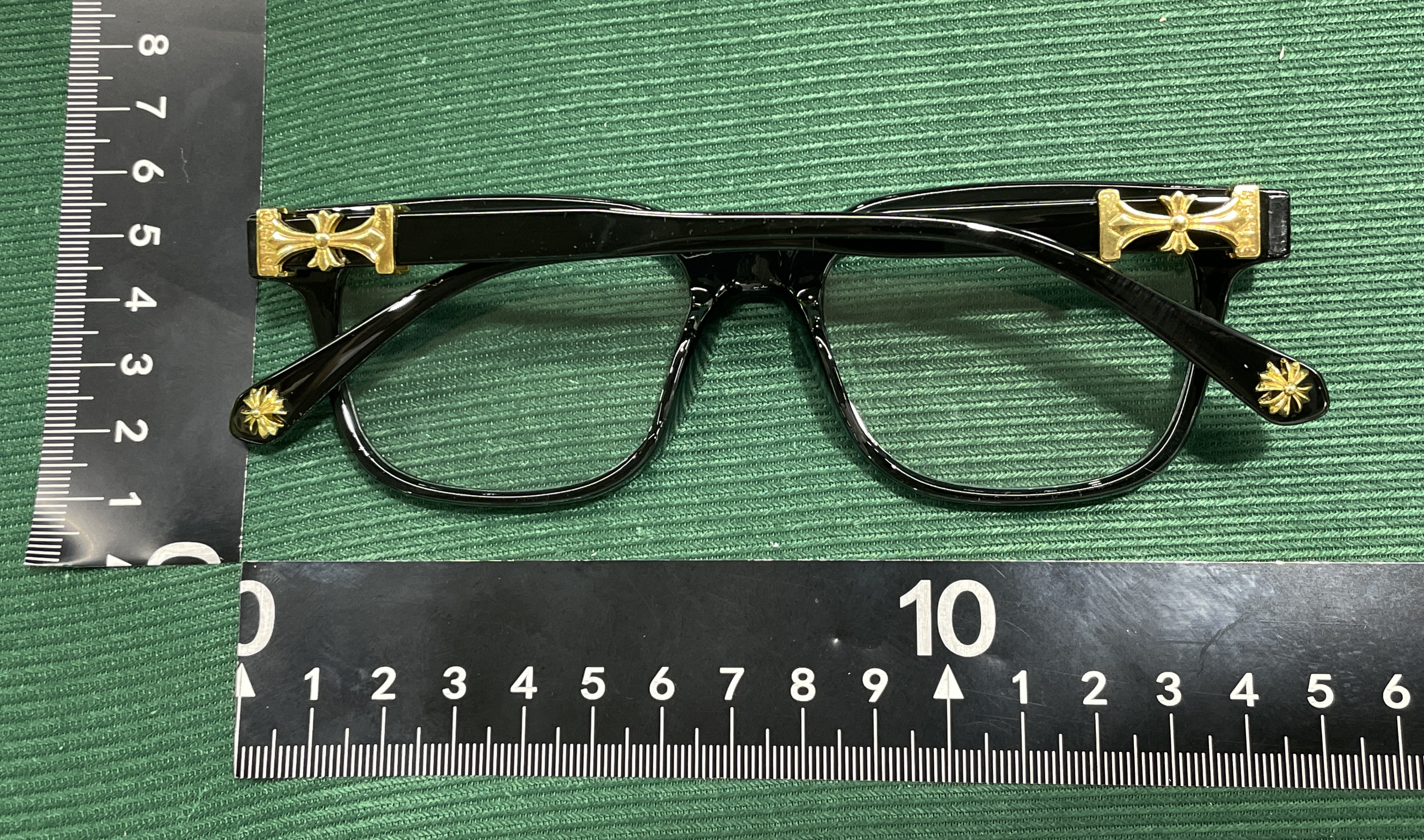 Sunglasses QC photo 2 of 61