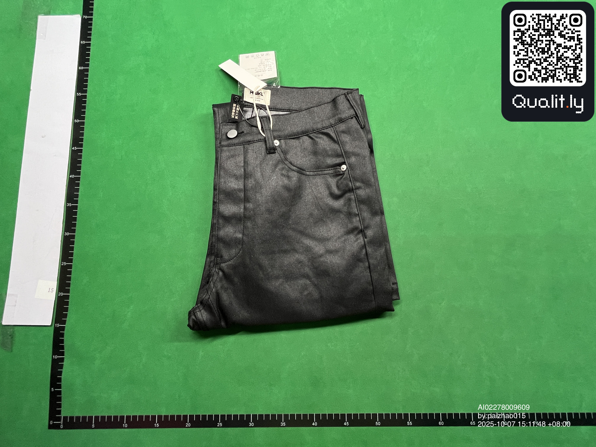 Jeans — QC-foto 1 av 4