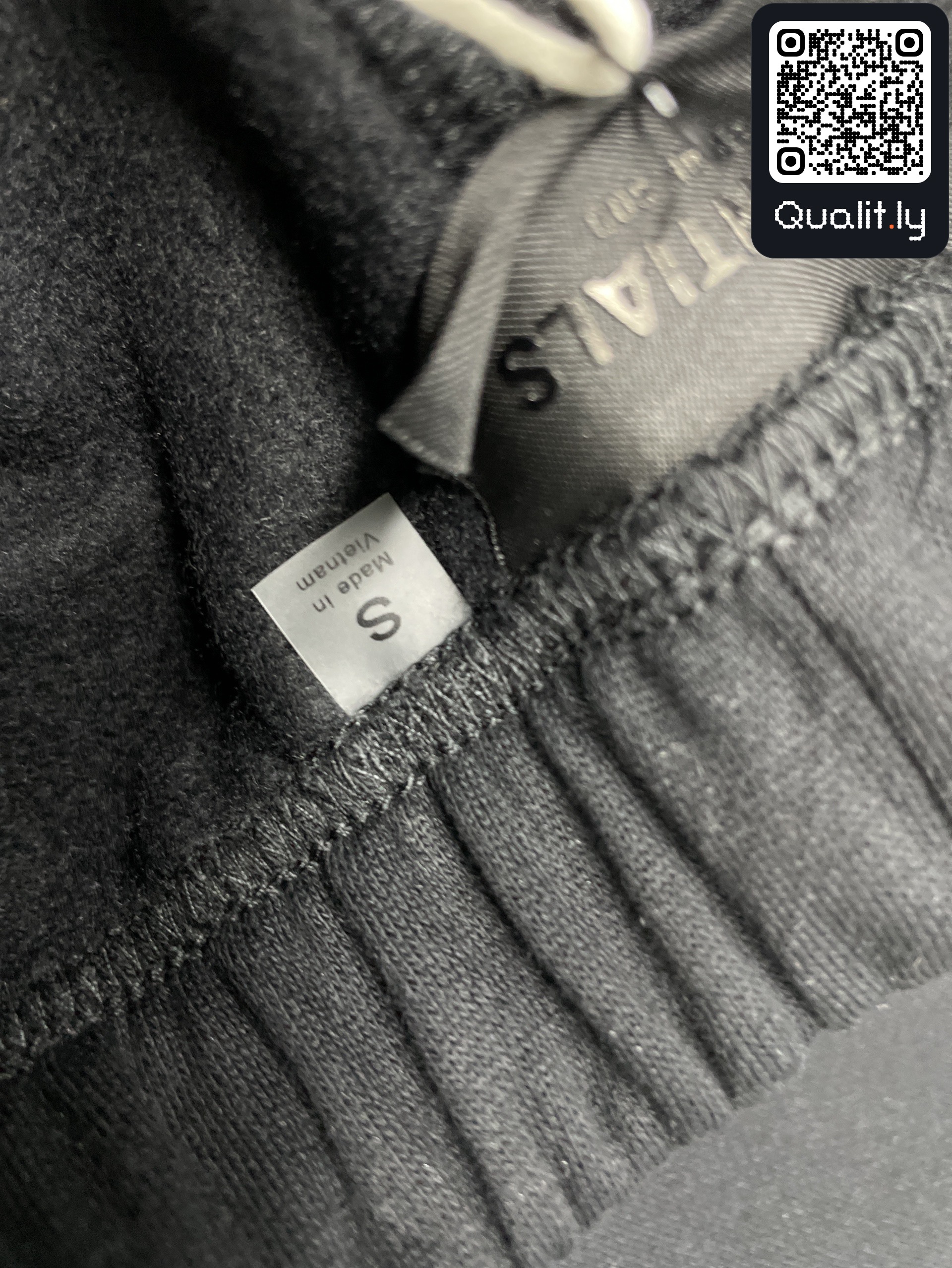 Hoodie — QC-foto 1 av 201