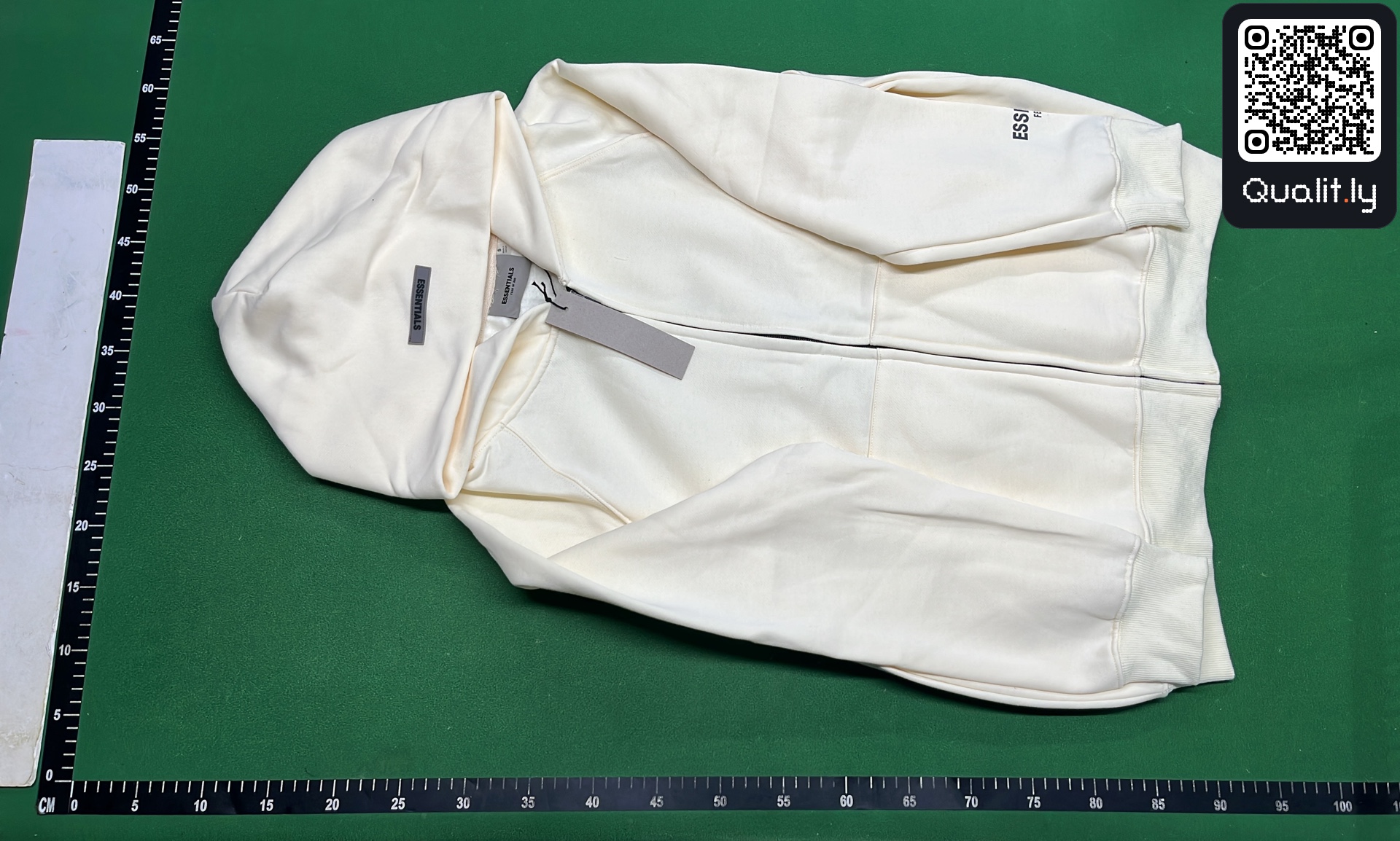 Hoodie QC photo 2 of 94
