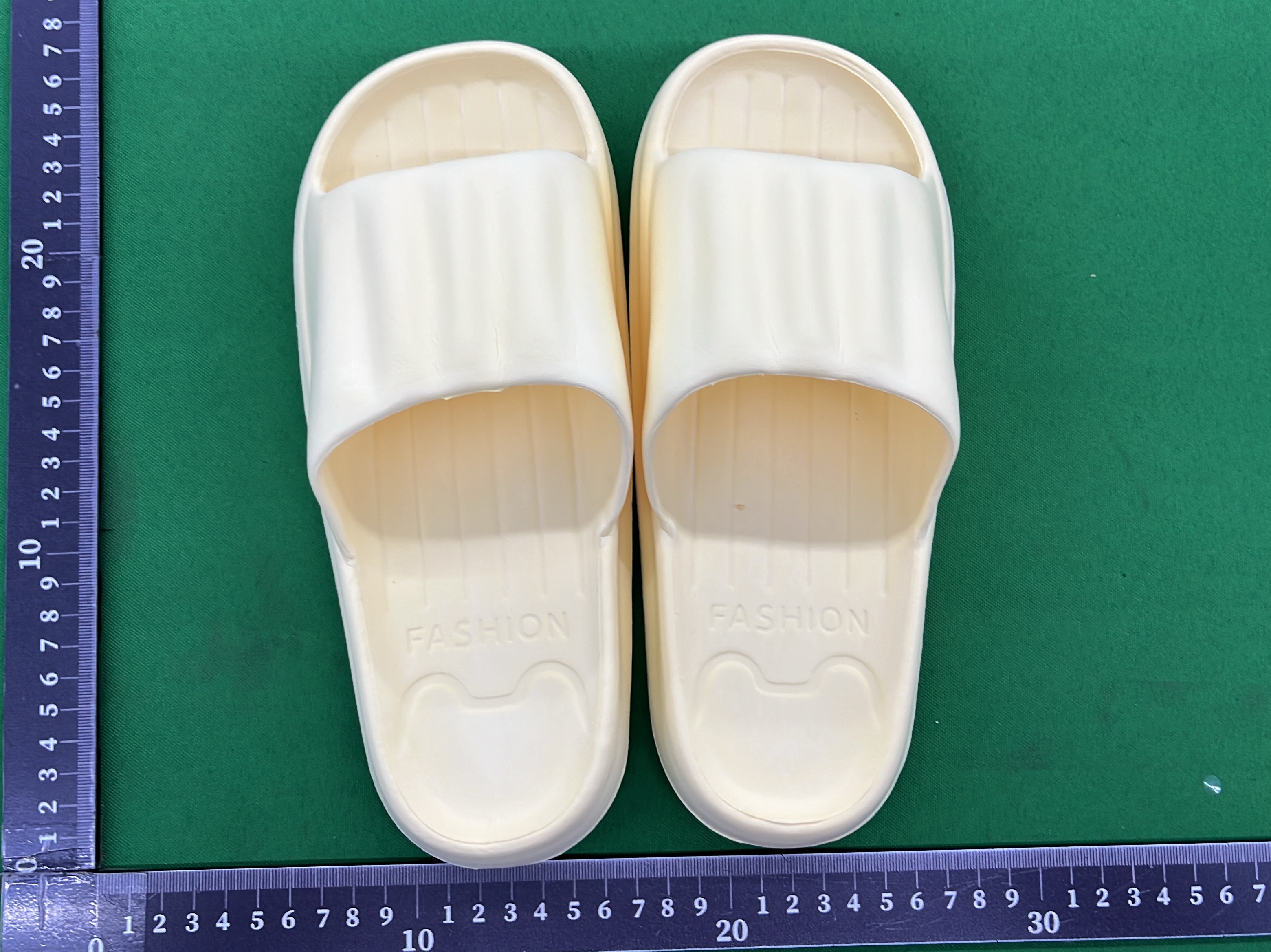 Slides QC photo 1 of 25