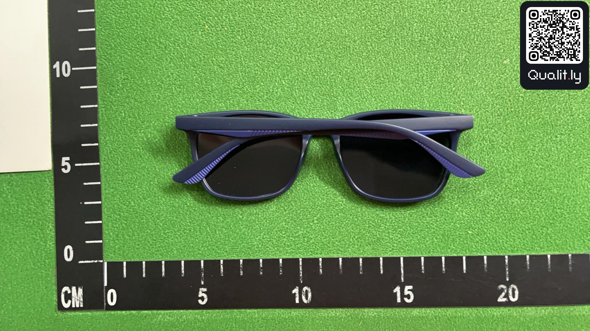 Sonnenbrille — QC-Foto 2 von 3