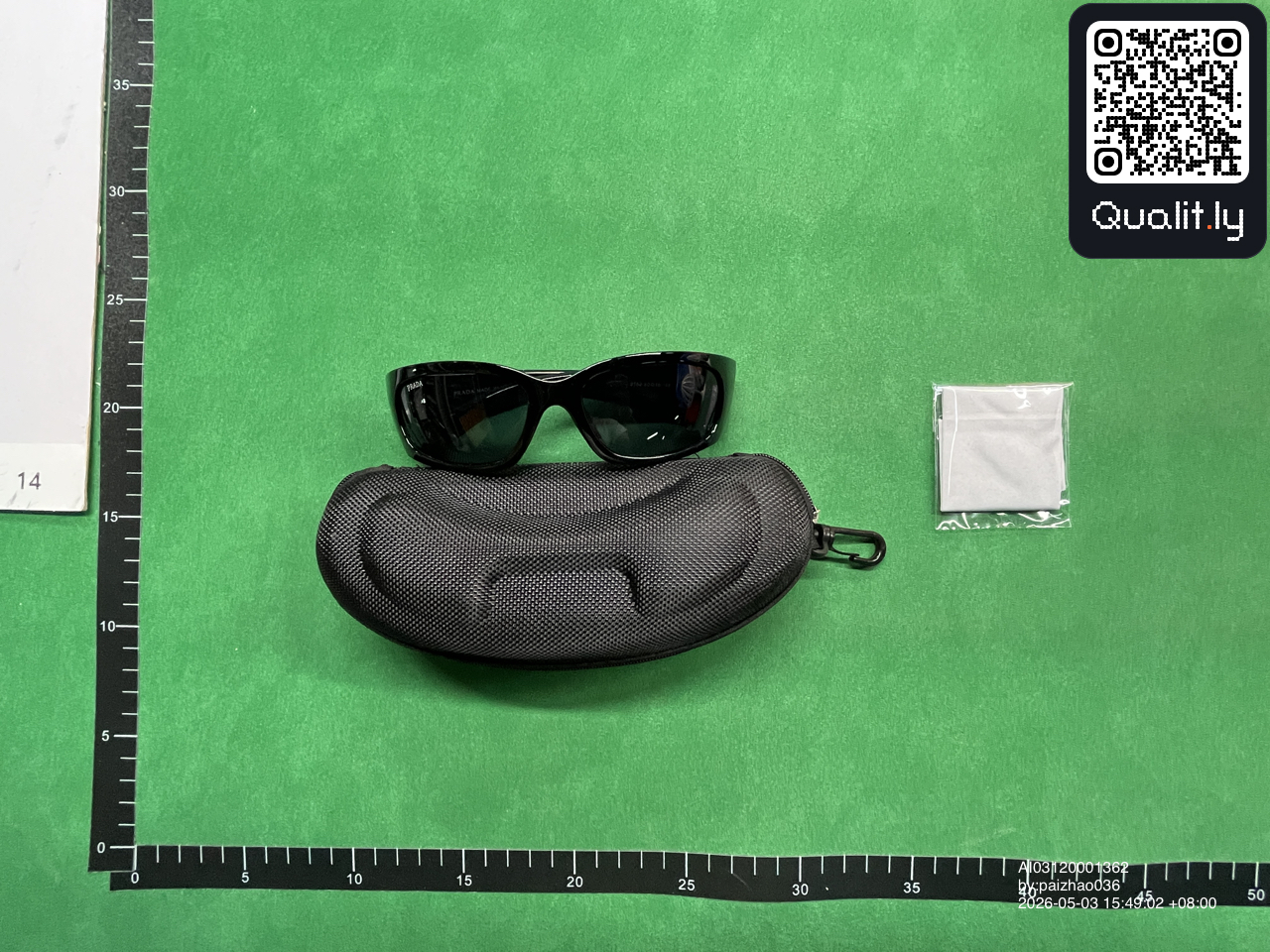 Okulary przeciwsłoneczne — zdjęcie QC 1 z 6