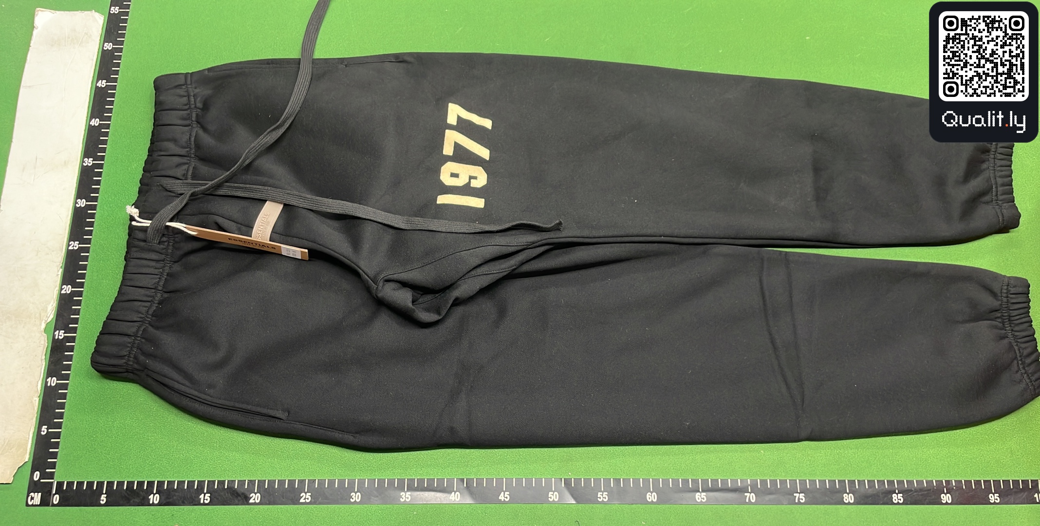 Pants QC photo 2 of 54
