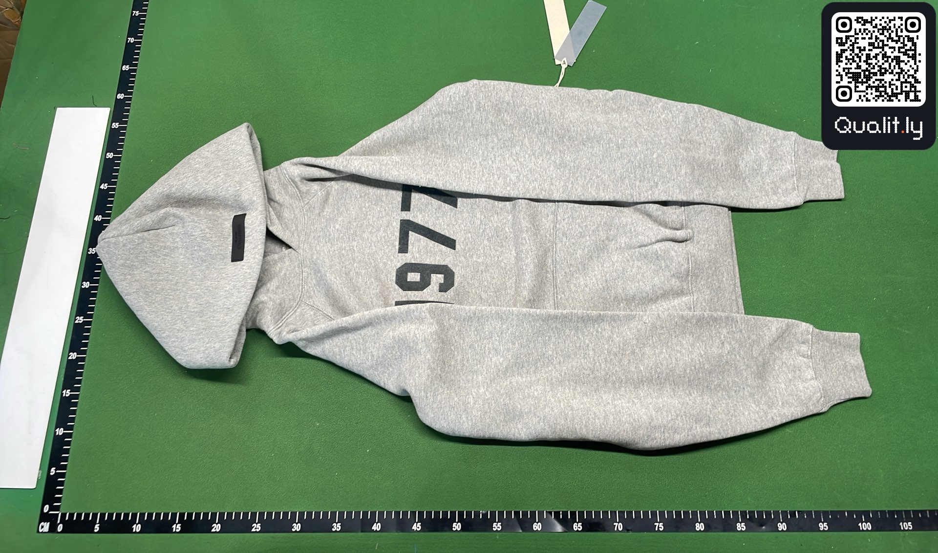 Hoodie QC photo 2 of 154