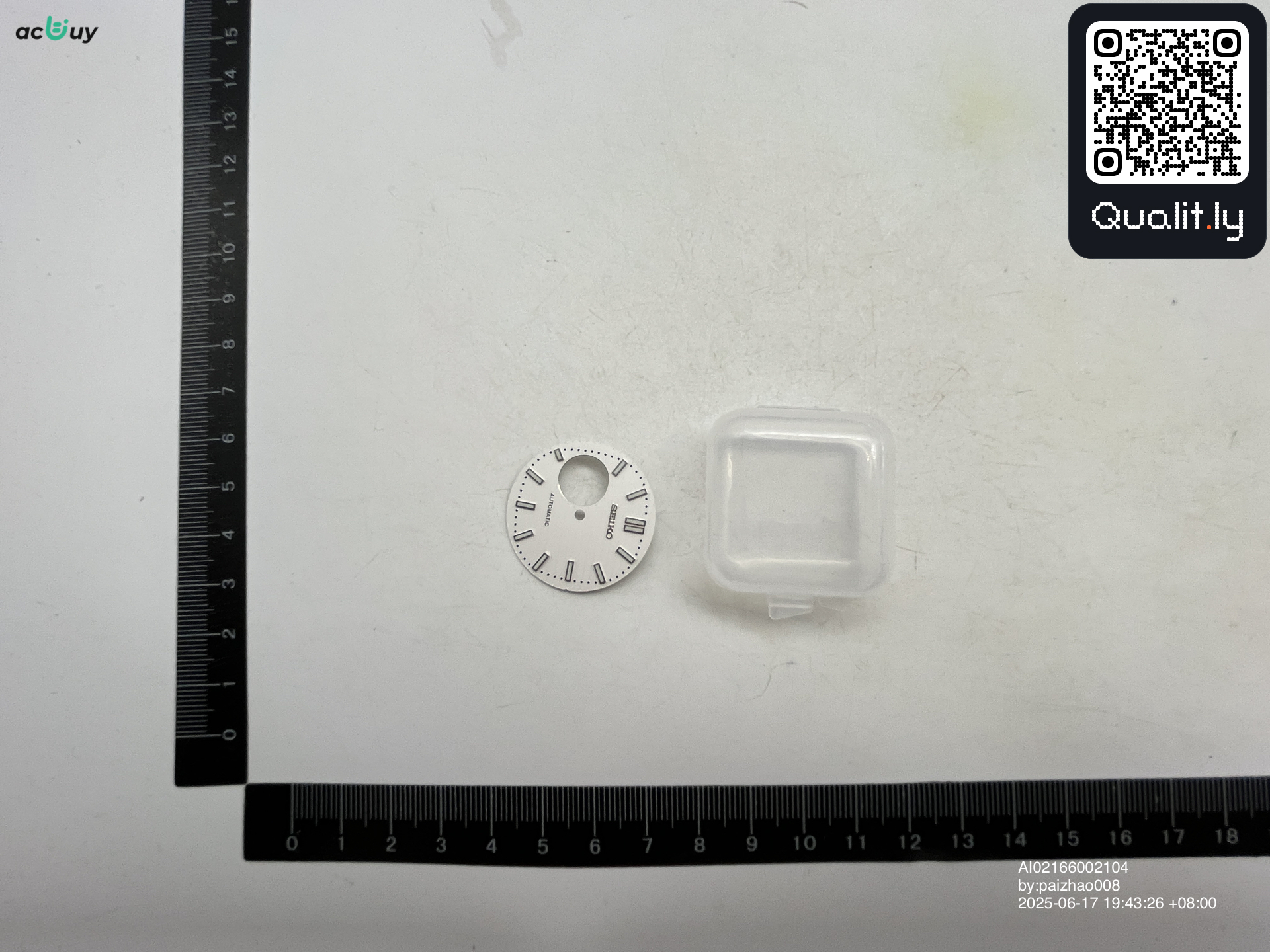 Horloge — QC-foto 1 van 22